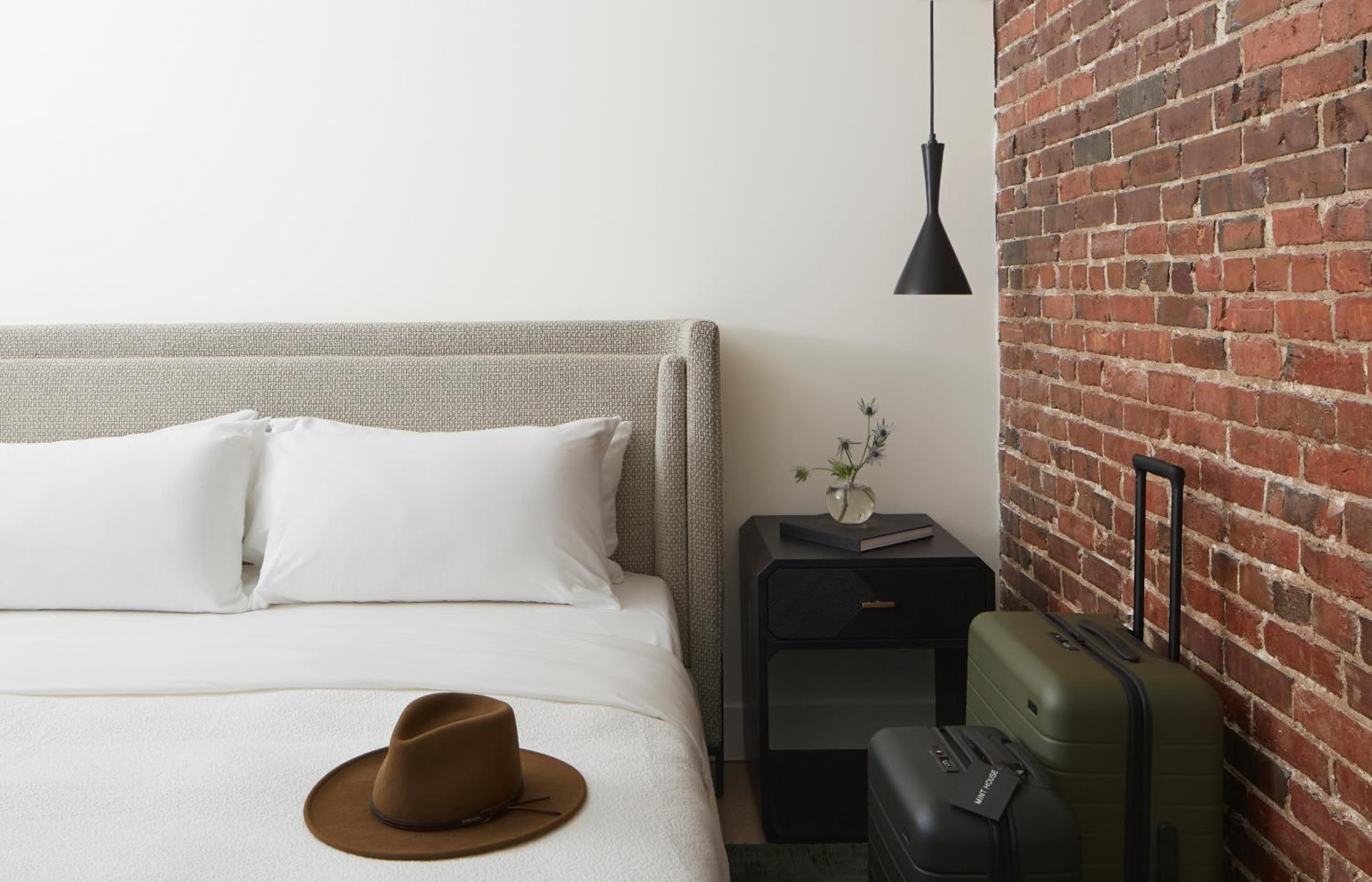 Four Bedroom Penthouse Terrace Suite W/ Full Murphy