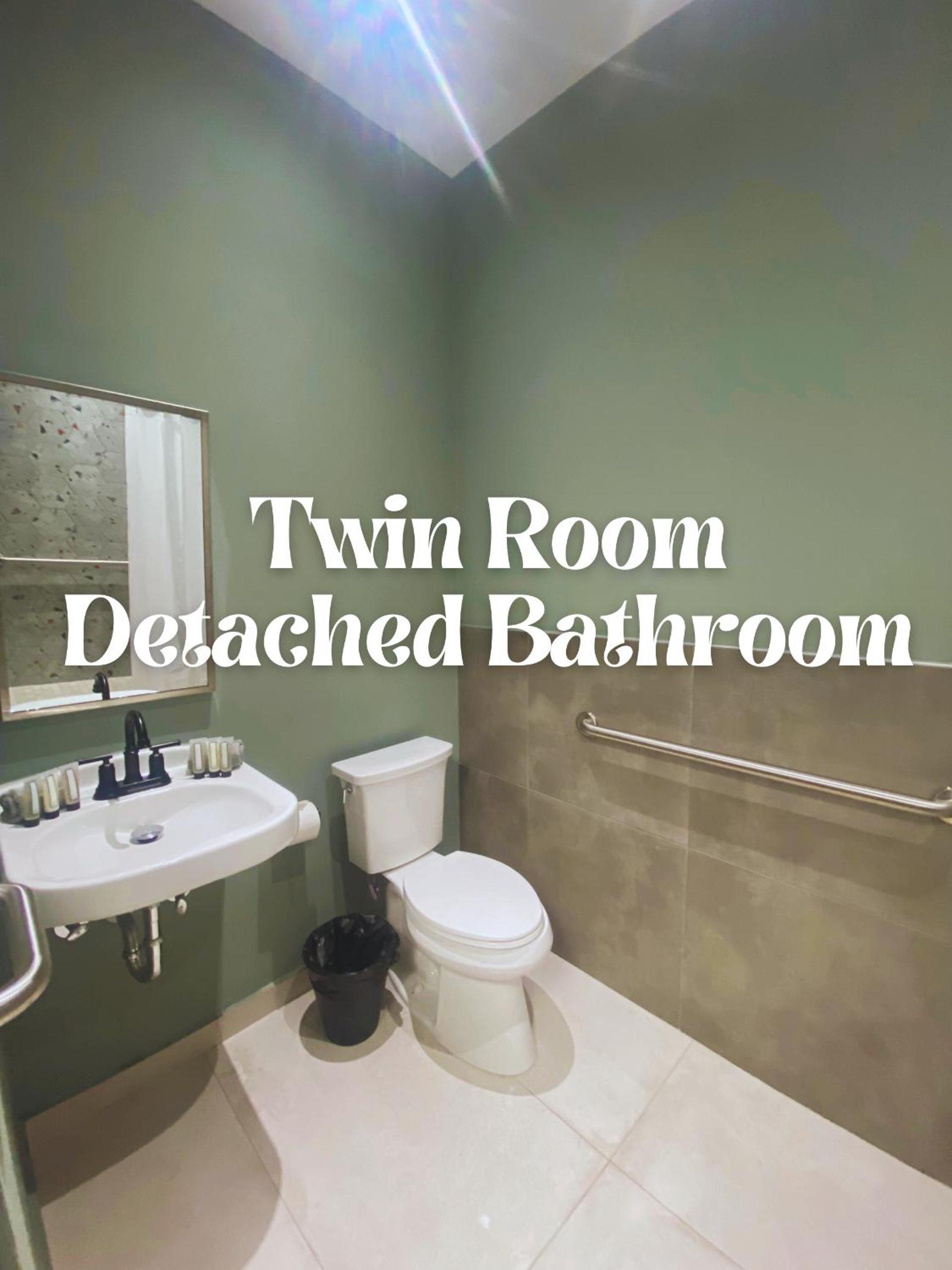 Standard Twin Room photo 2