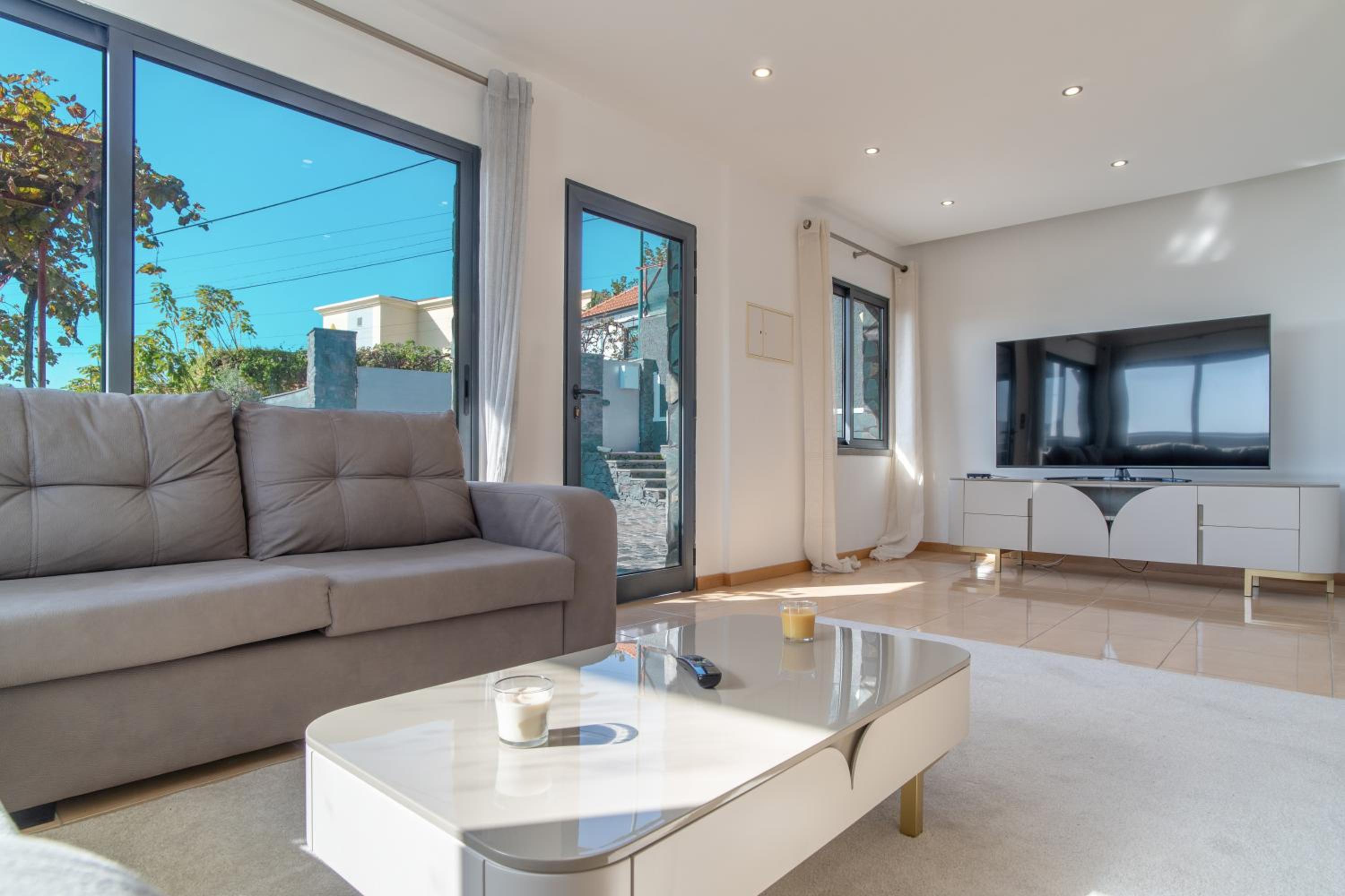 Villa photo 2