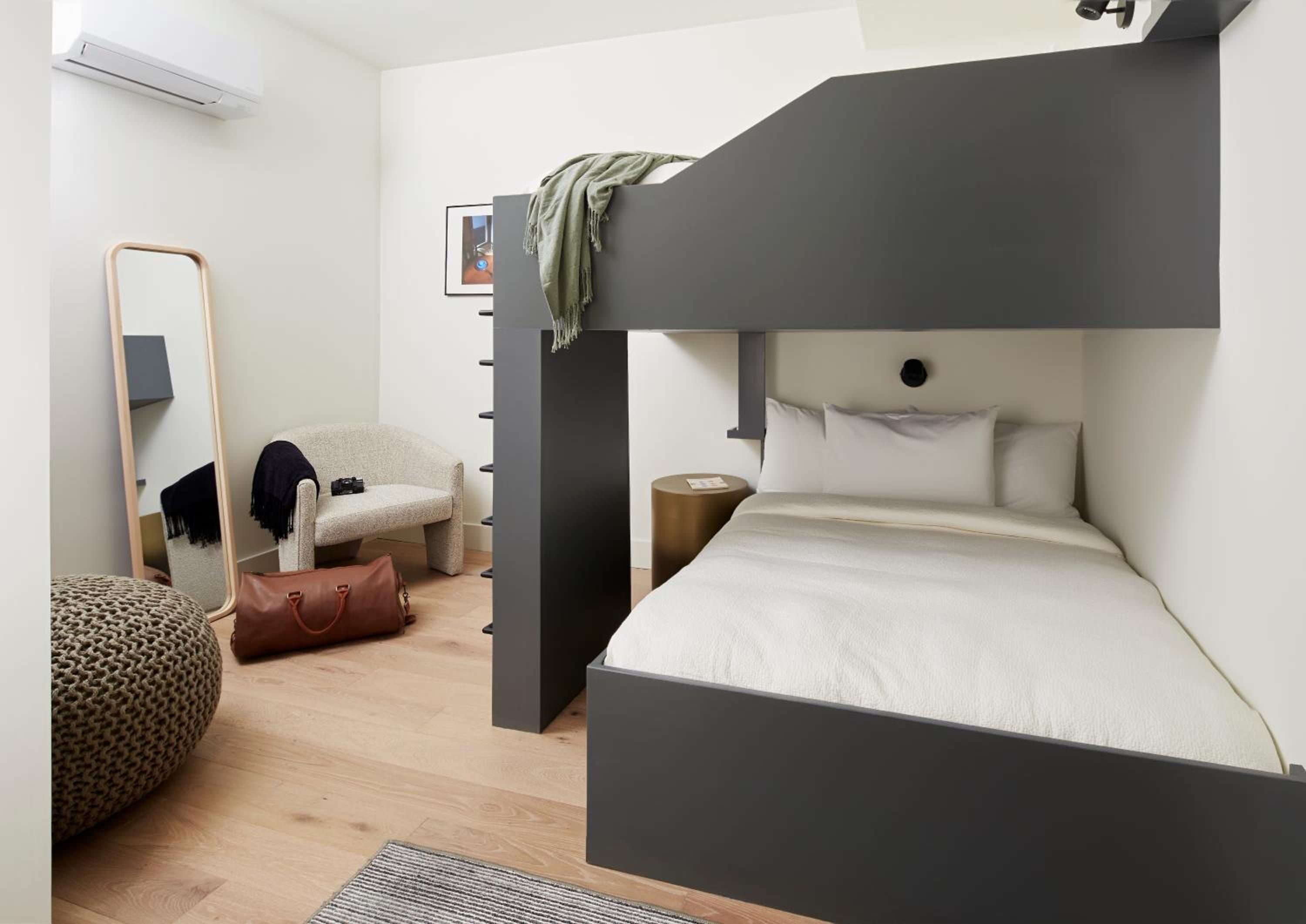 Four Bedroom Penthouse Terrace Suite W/ Queen Bunks