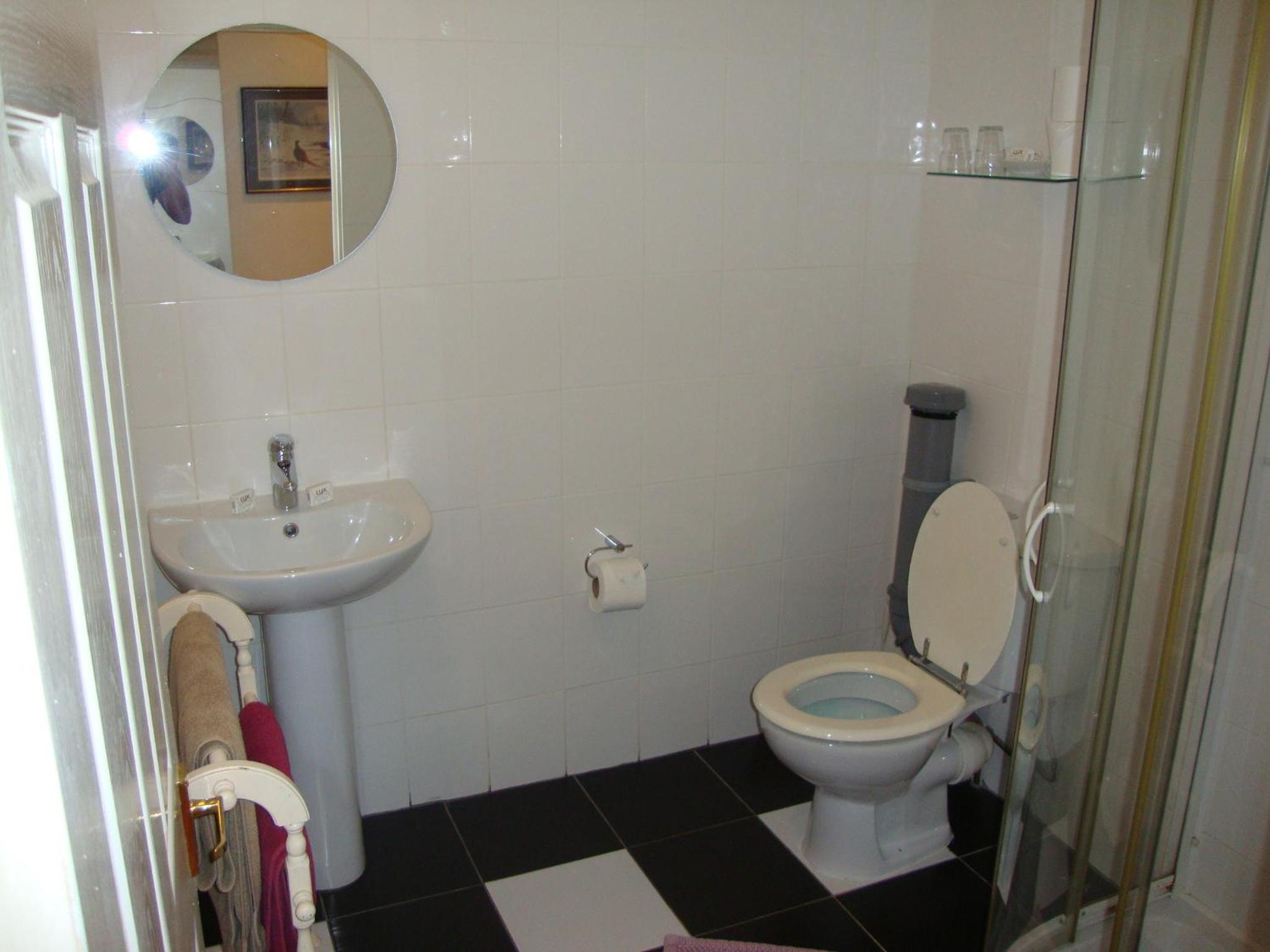 Double Room with Private Bathroom - Photo 2