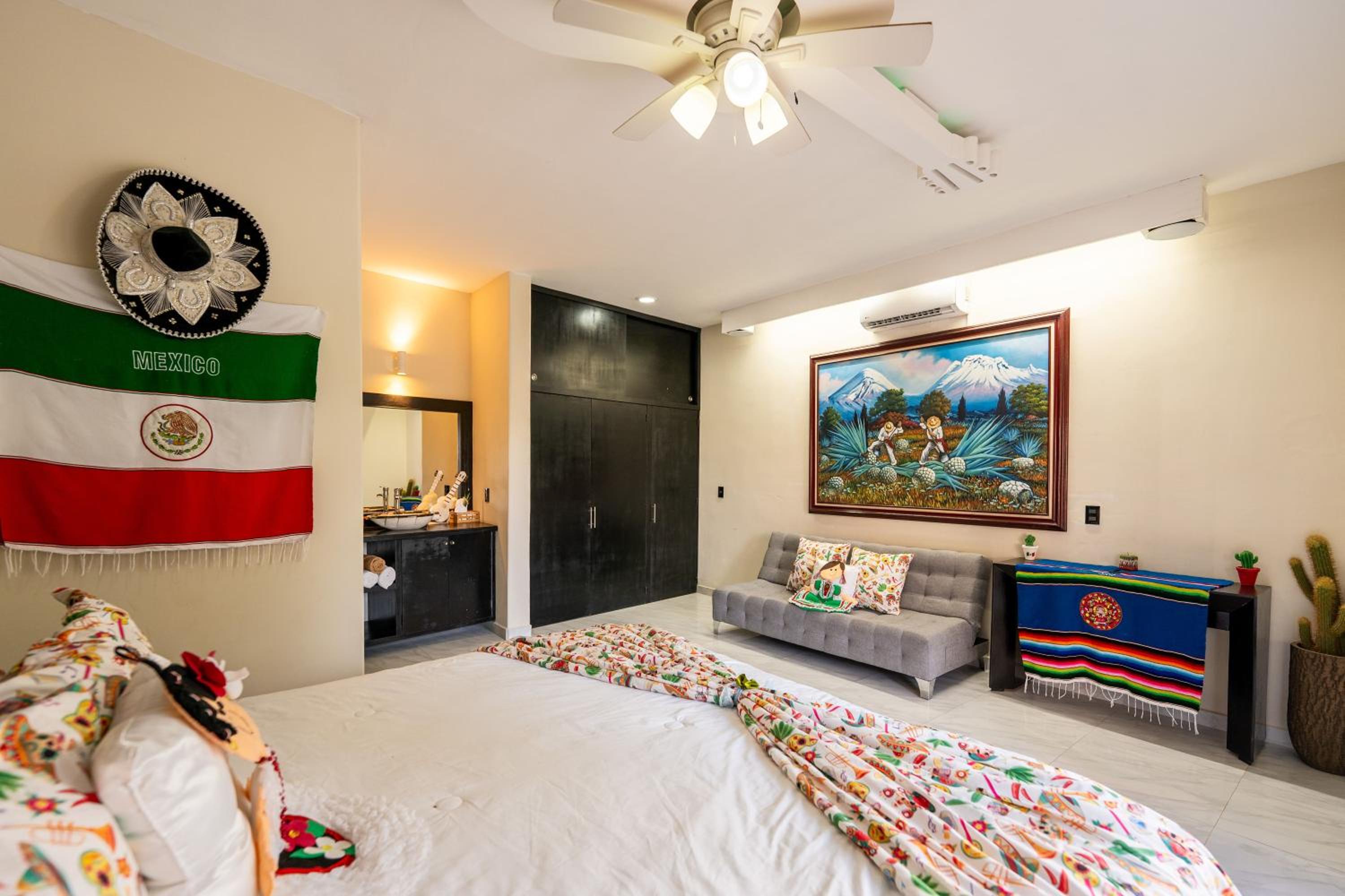 Queen Room with Balcony photo 3