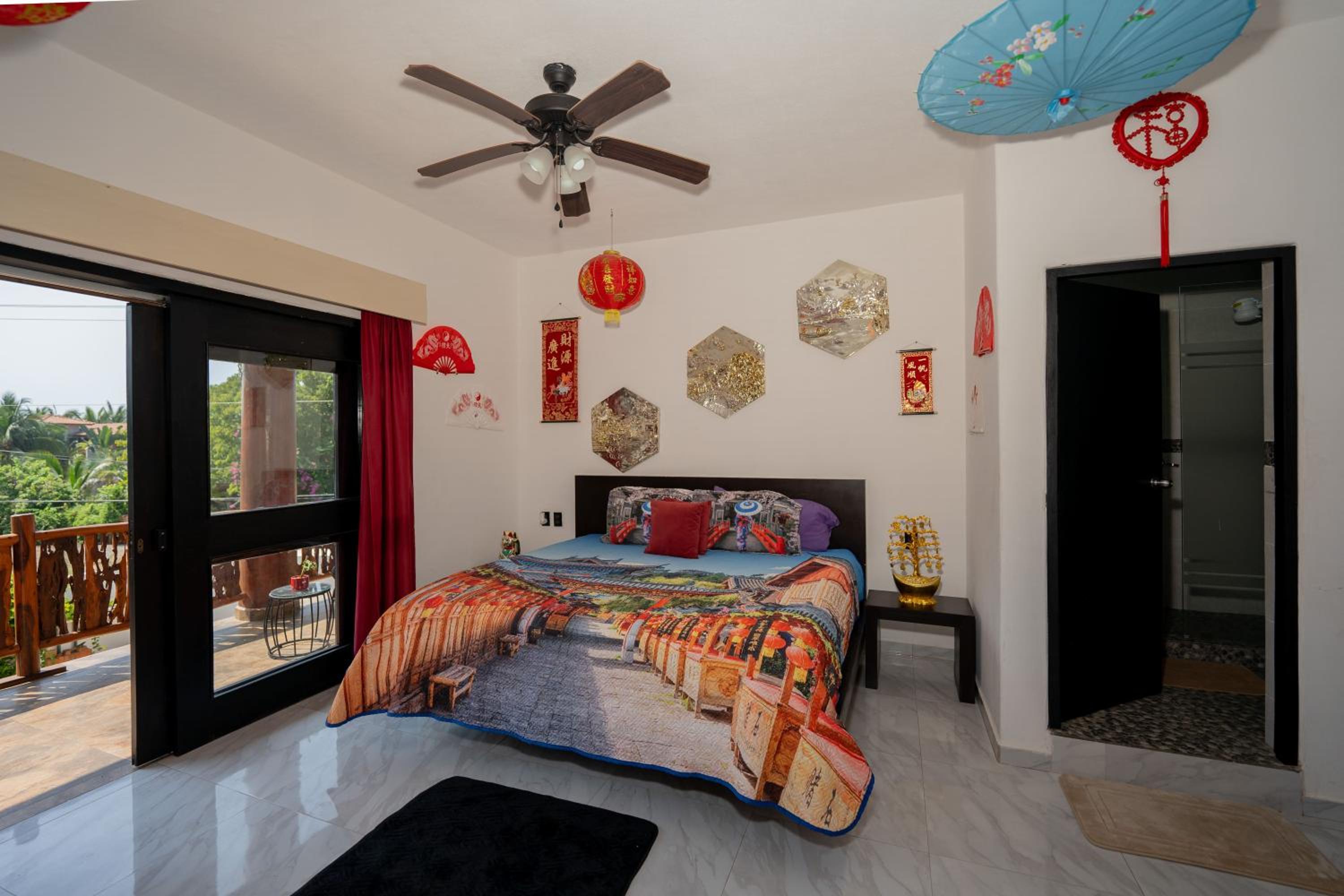 Standard Queen Room with Two Queen Beds photo 3