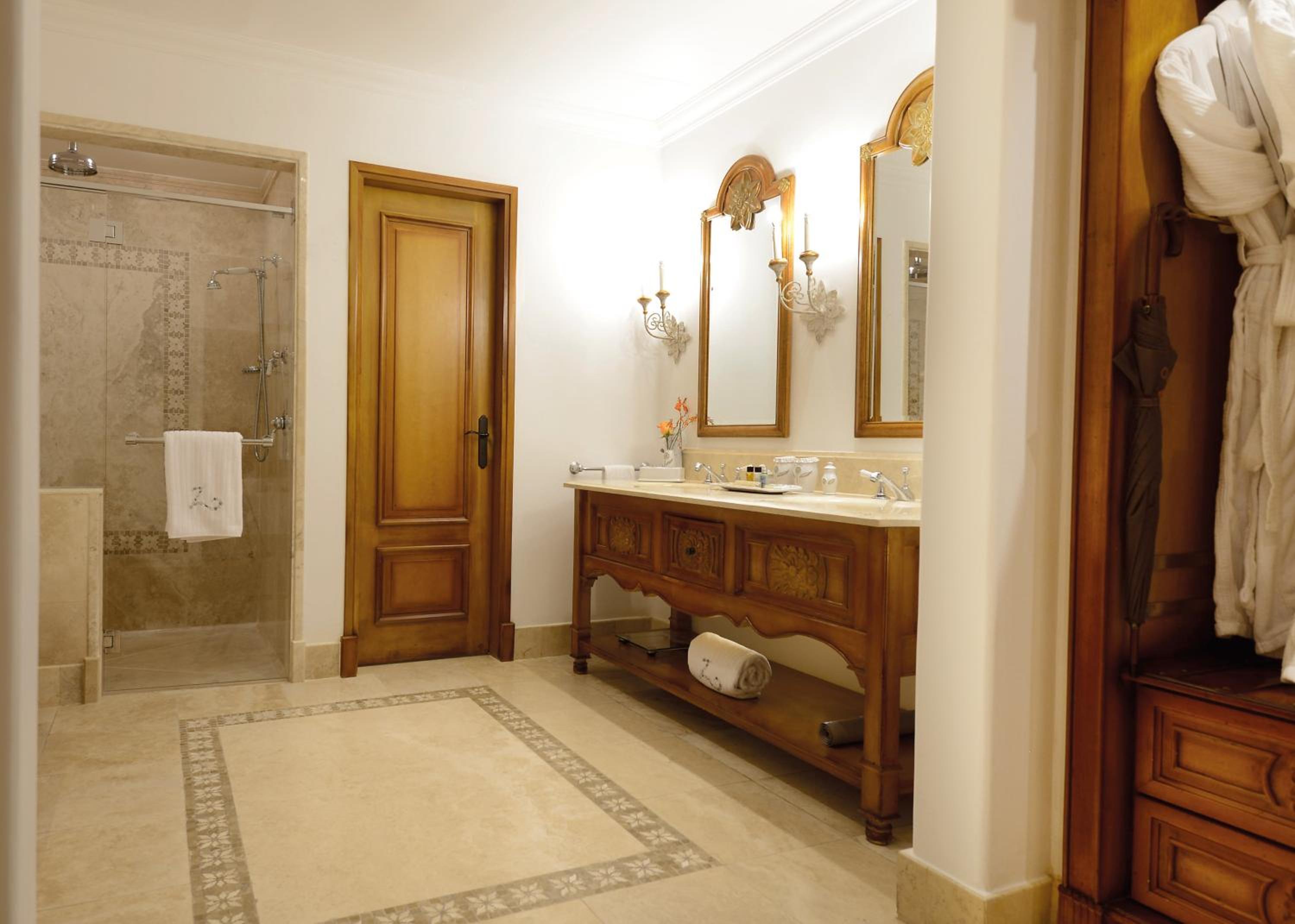 Deluxe Studio Suite - Photo 2