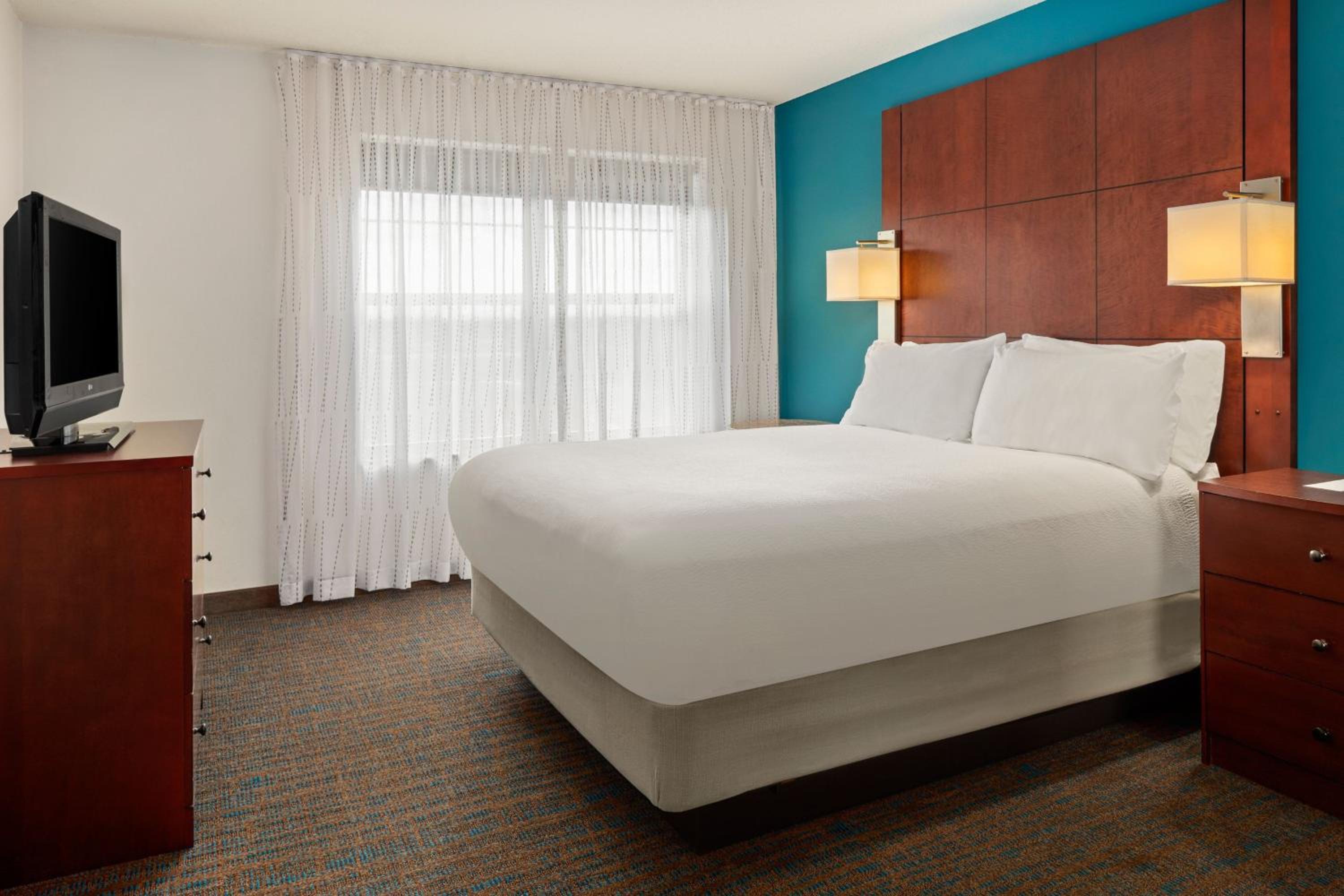 Two-Bedroom Suite - Photo 4