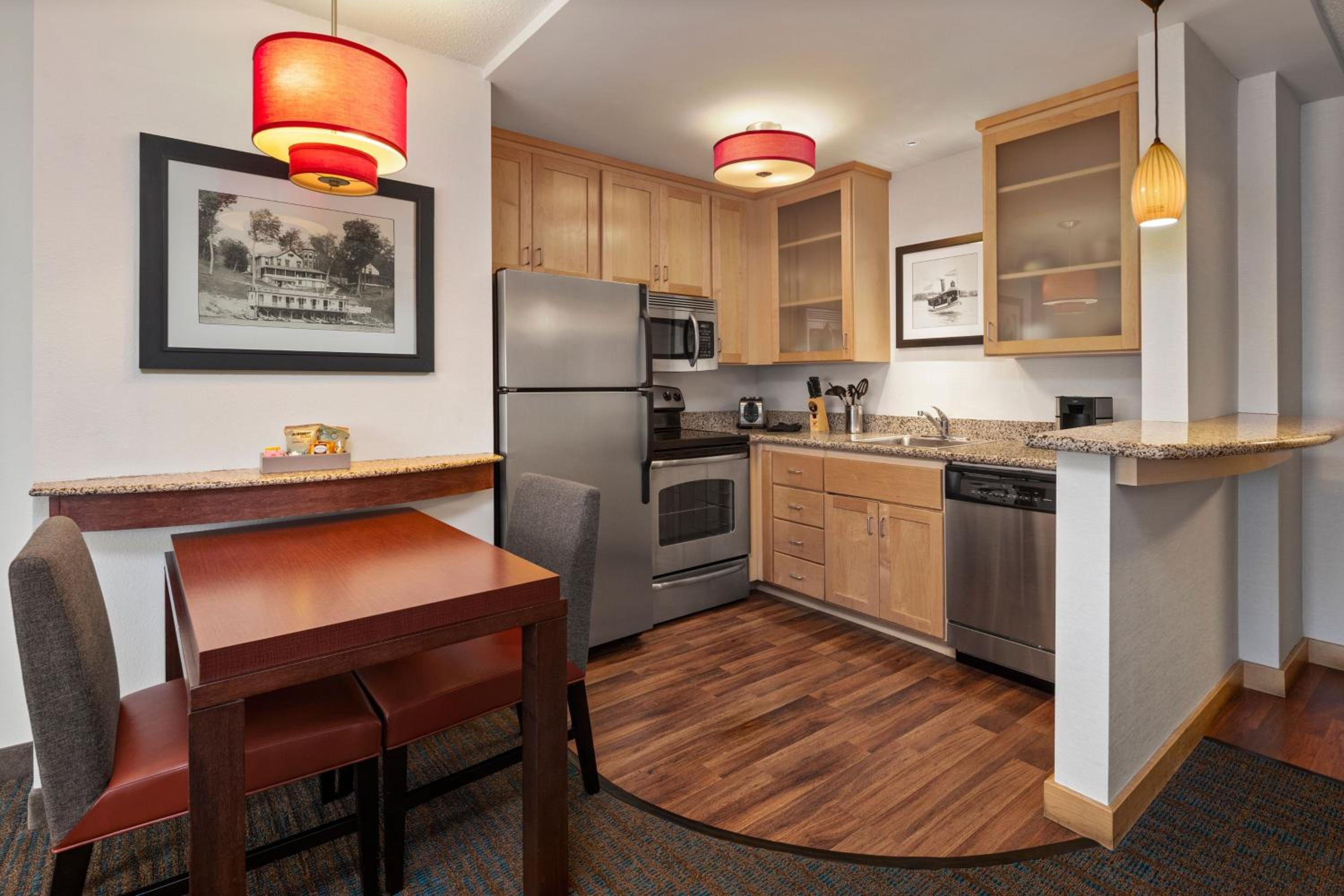 Two-Bedroom Suite - Photo 5