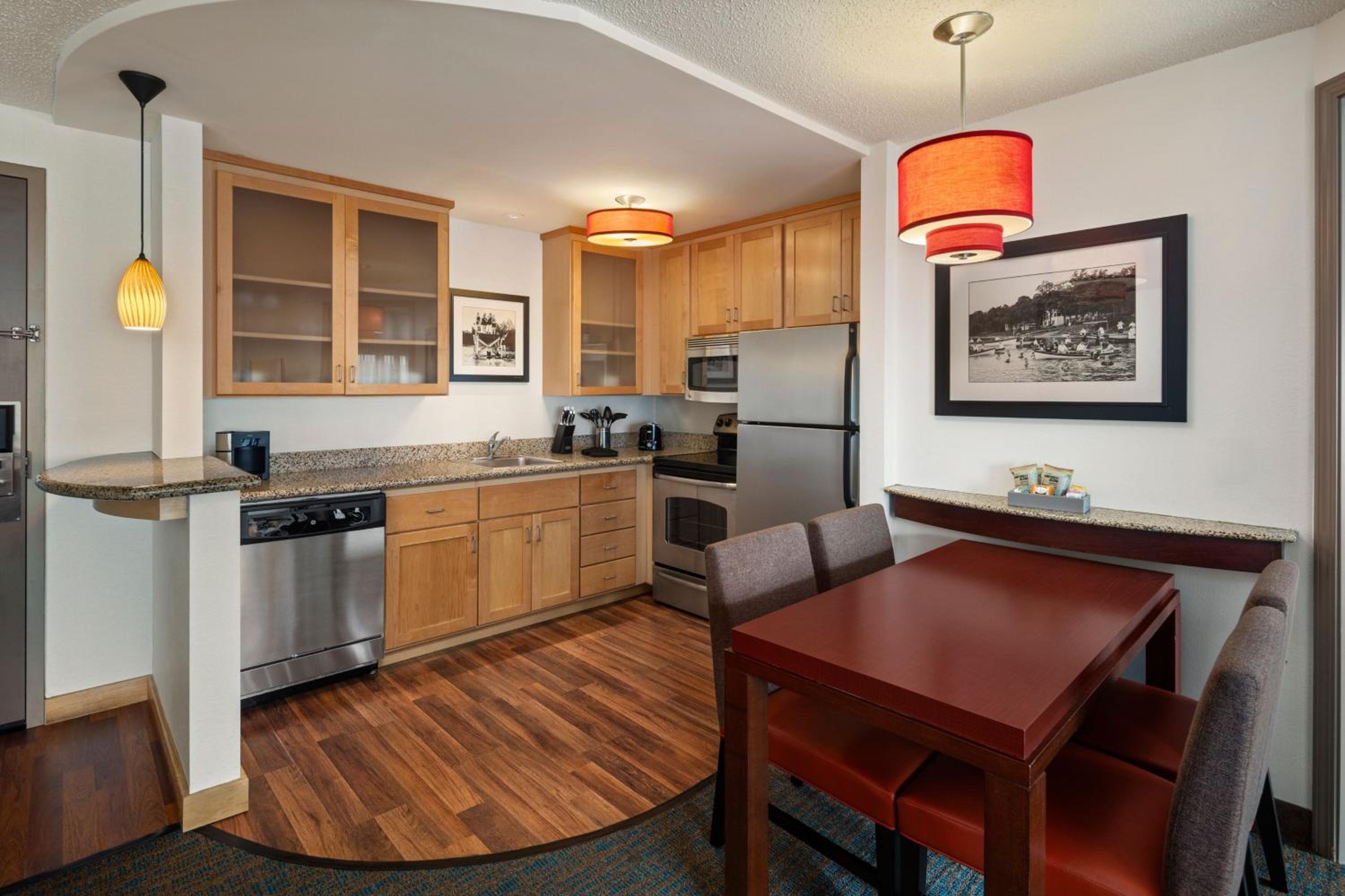 One-Bedroom King Suite with Sofa Bed and Fireplace - Photo 2