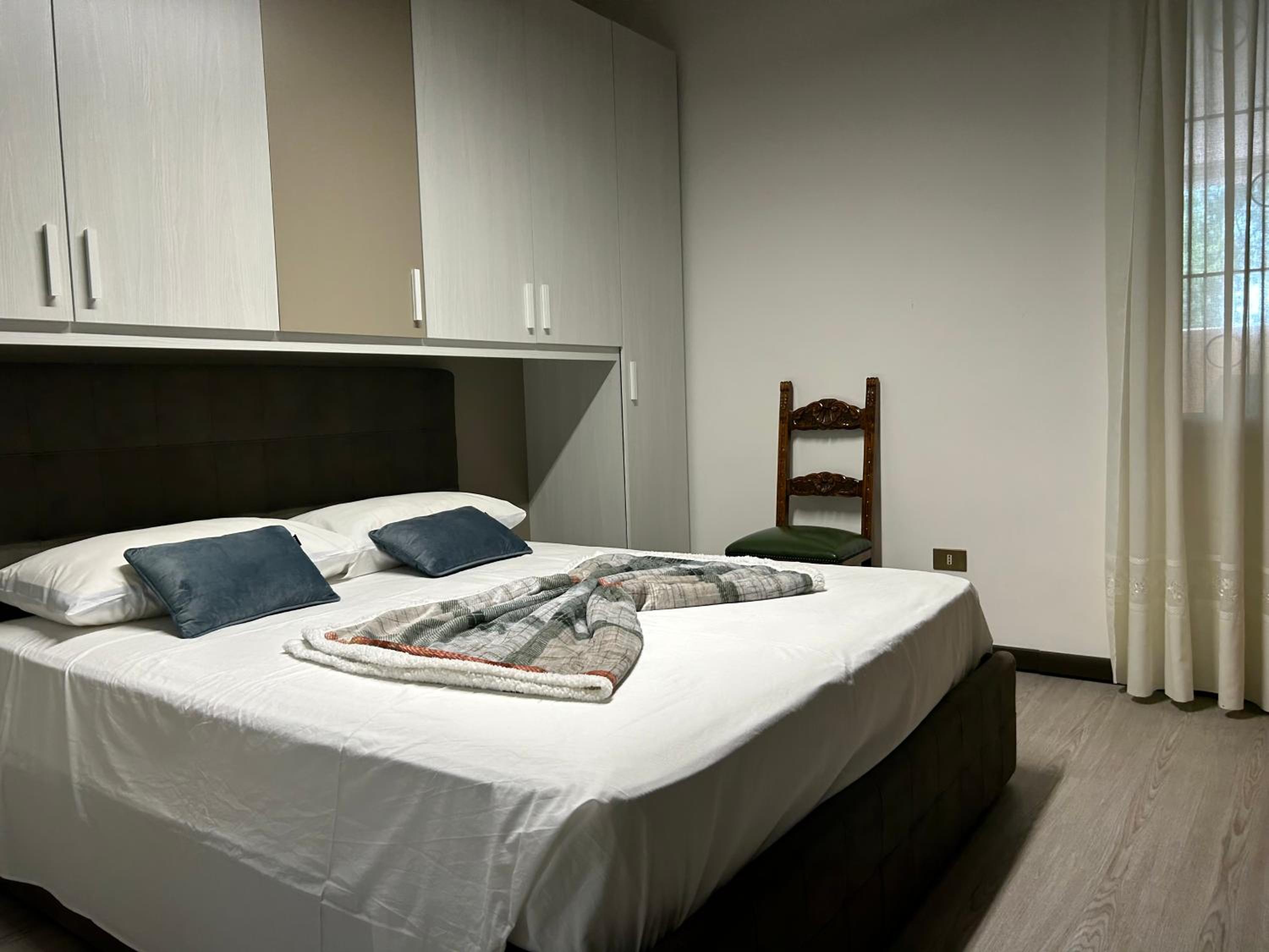 One-Bedroom Apartment photo 1