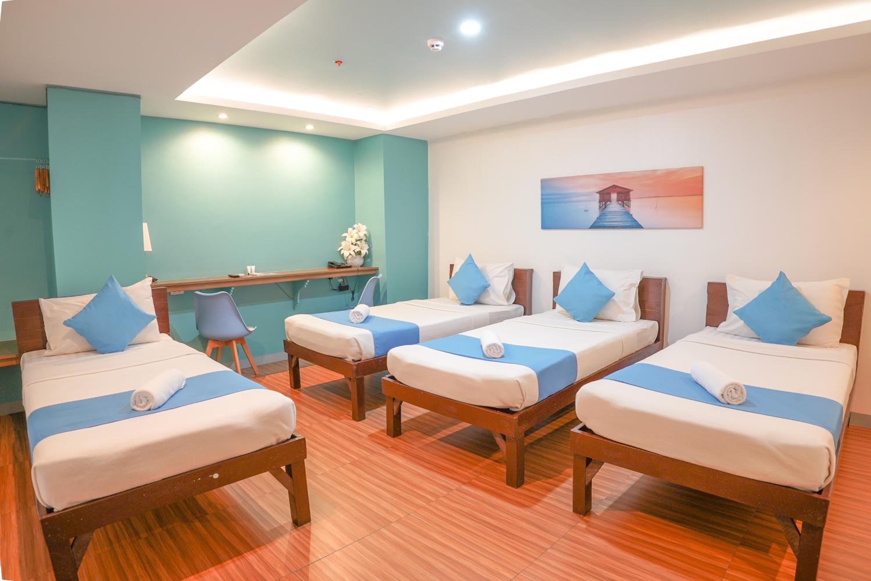 Quadruple Room - Photo 1