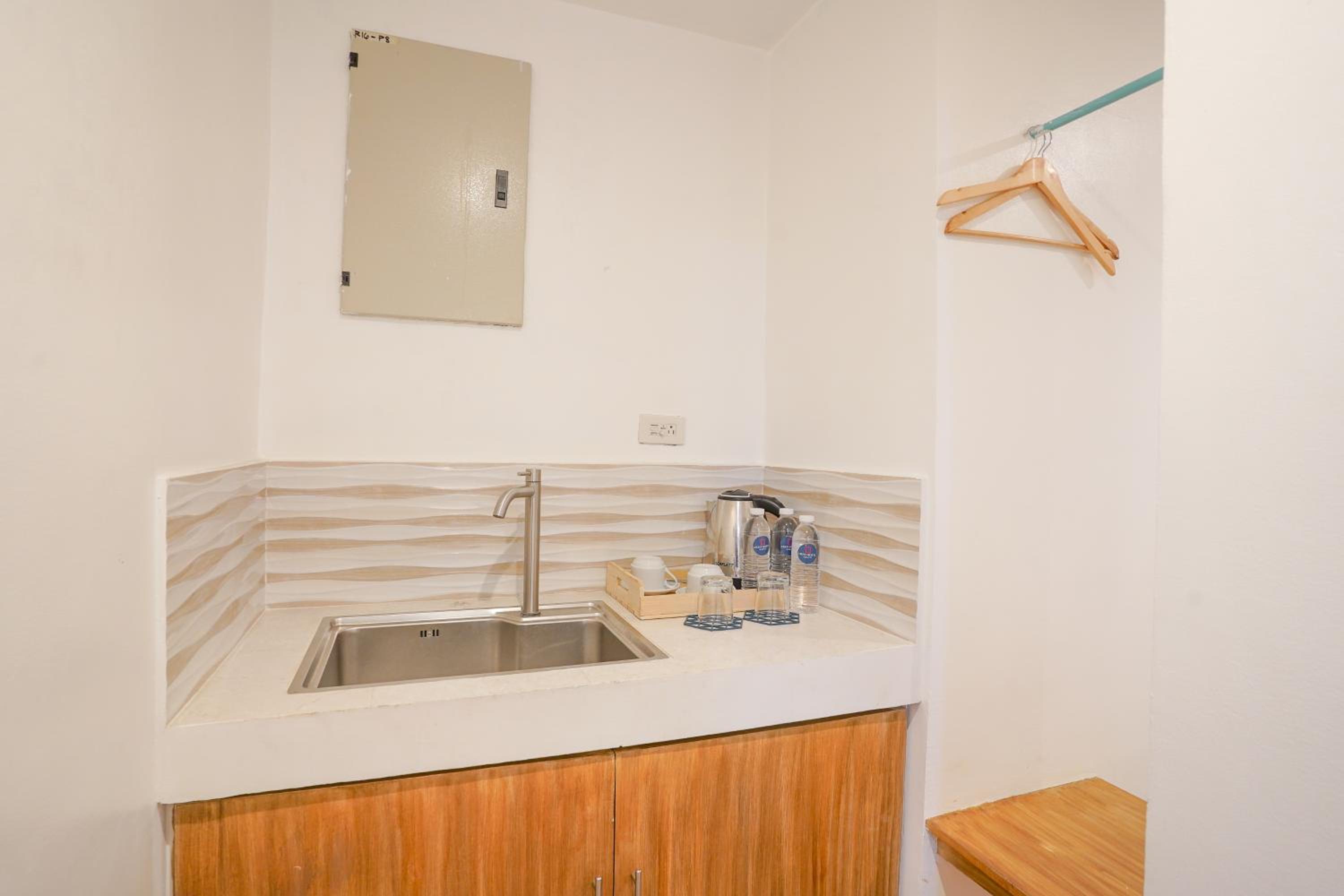 Quadruple Room - Photo 8
