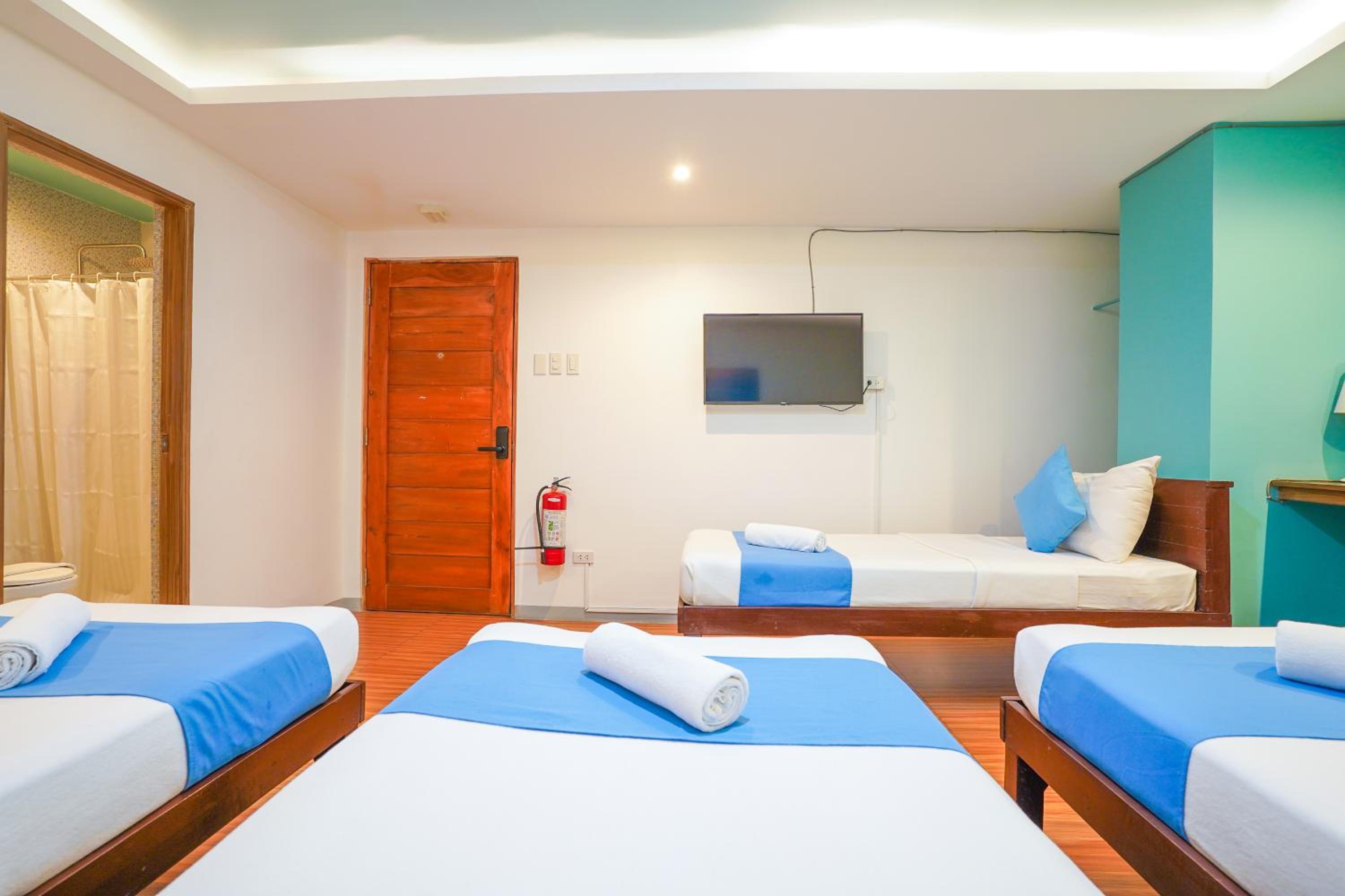 Quadruple Room - Photo 6