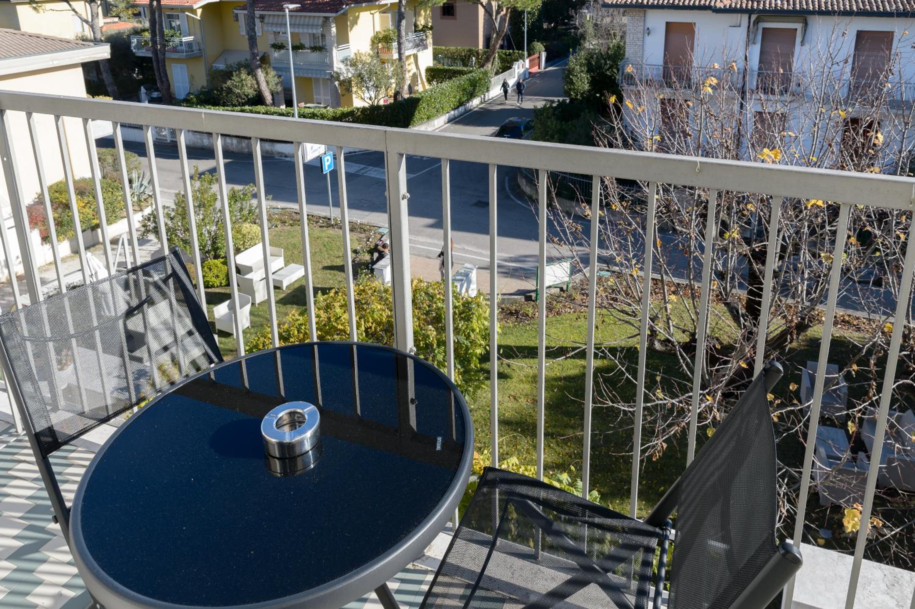 Comfort Queen Room with Balcony - Non-Smoking - Photo 5