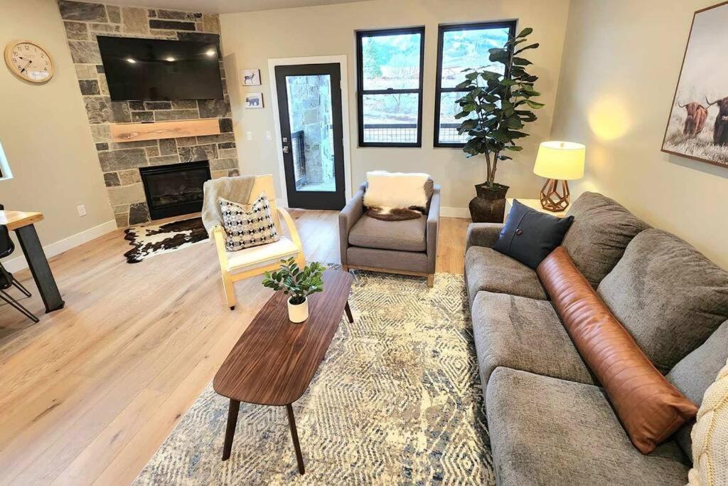 Three-Bedroom House photo 3