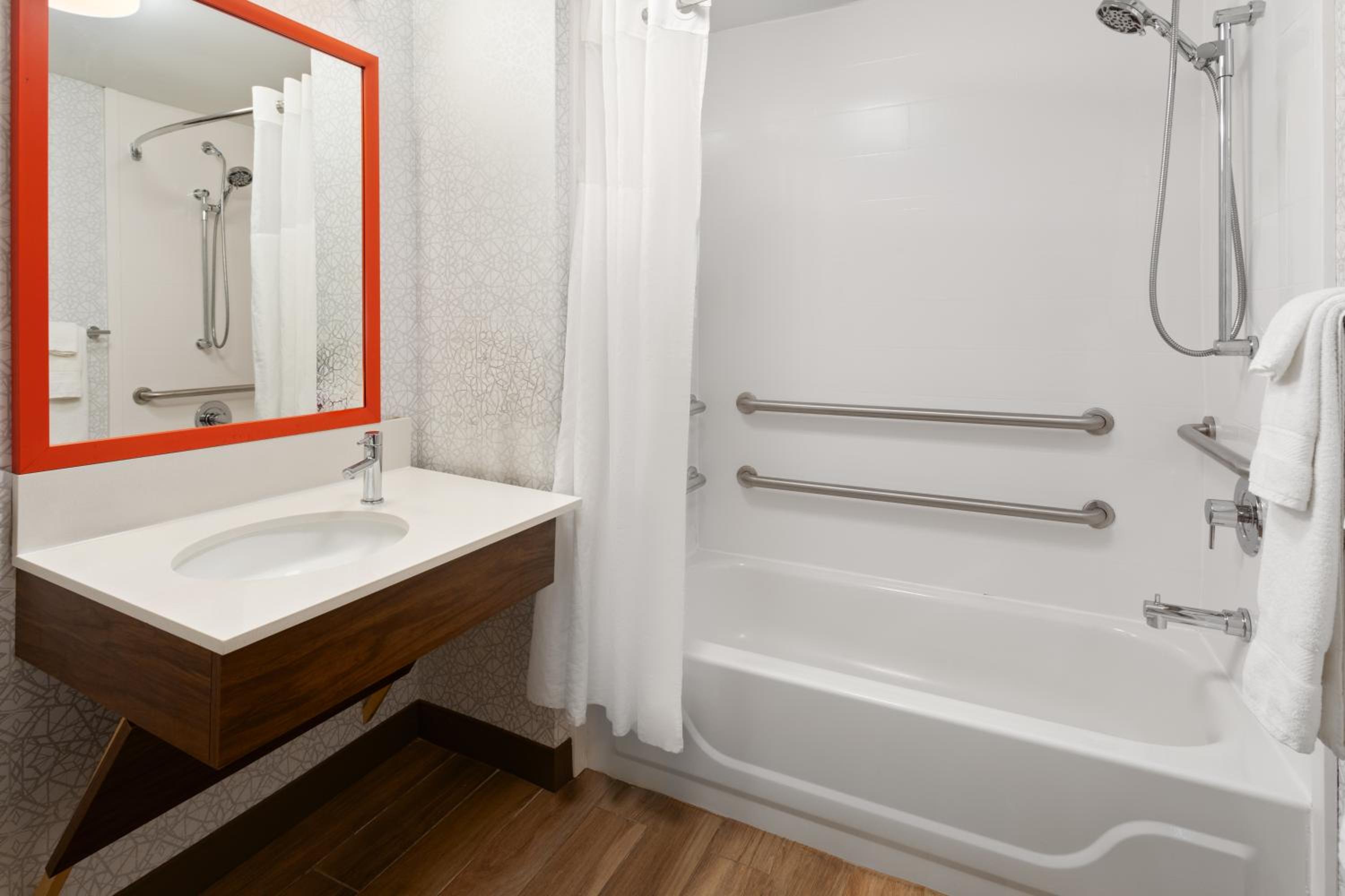 Double Room with Two Double Beds-Hearing Accessibility -Non-Smoking - Photo 2