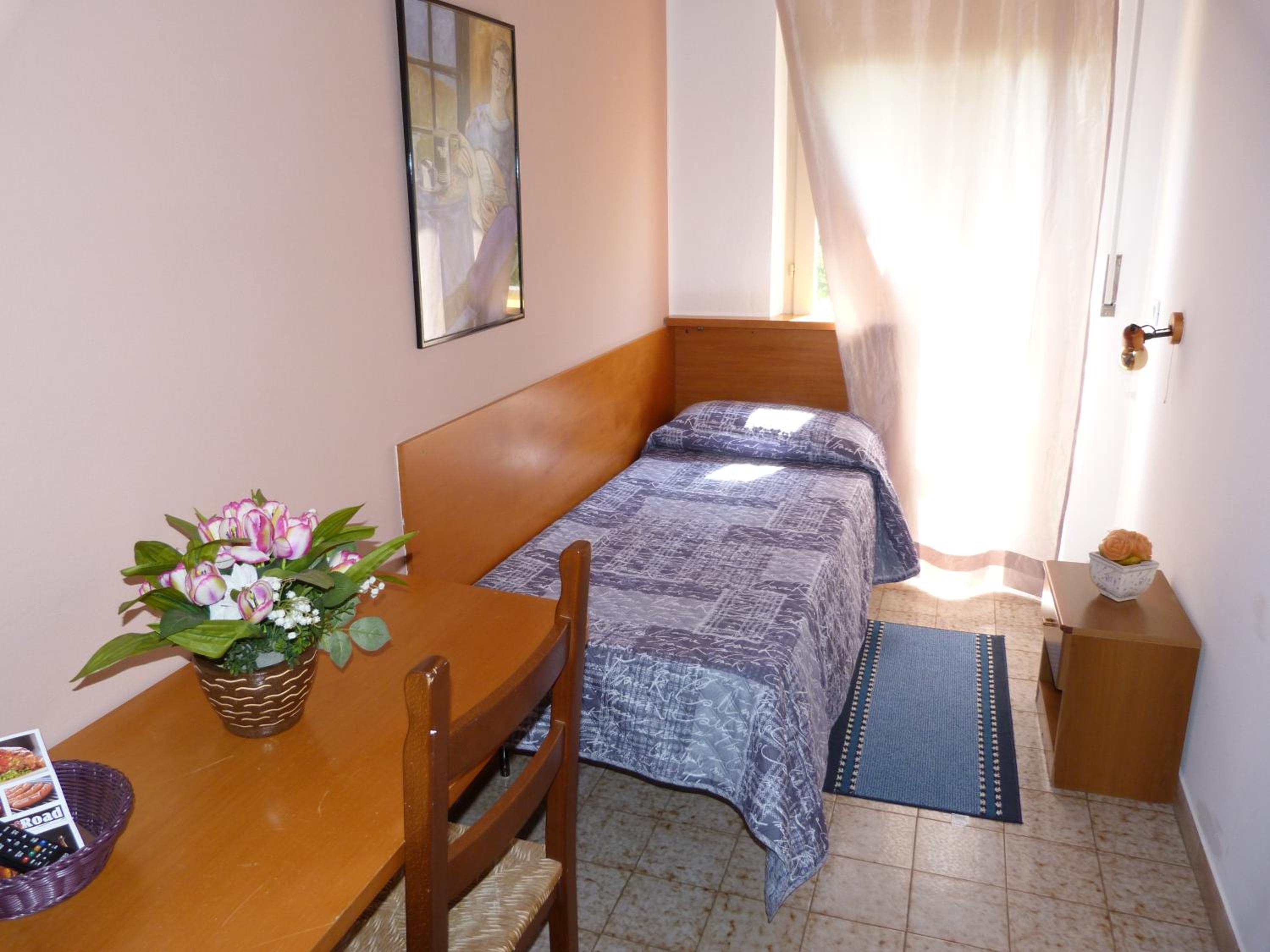Single Room photo 3