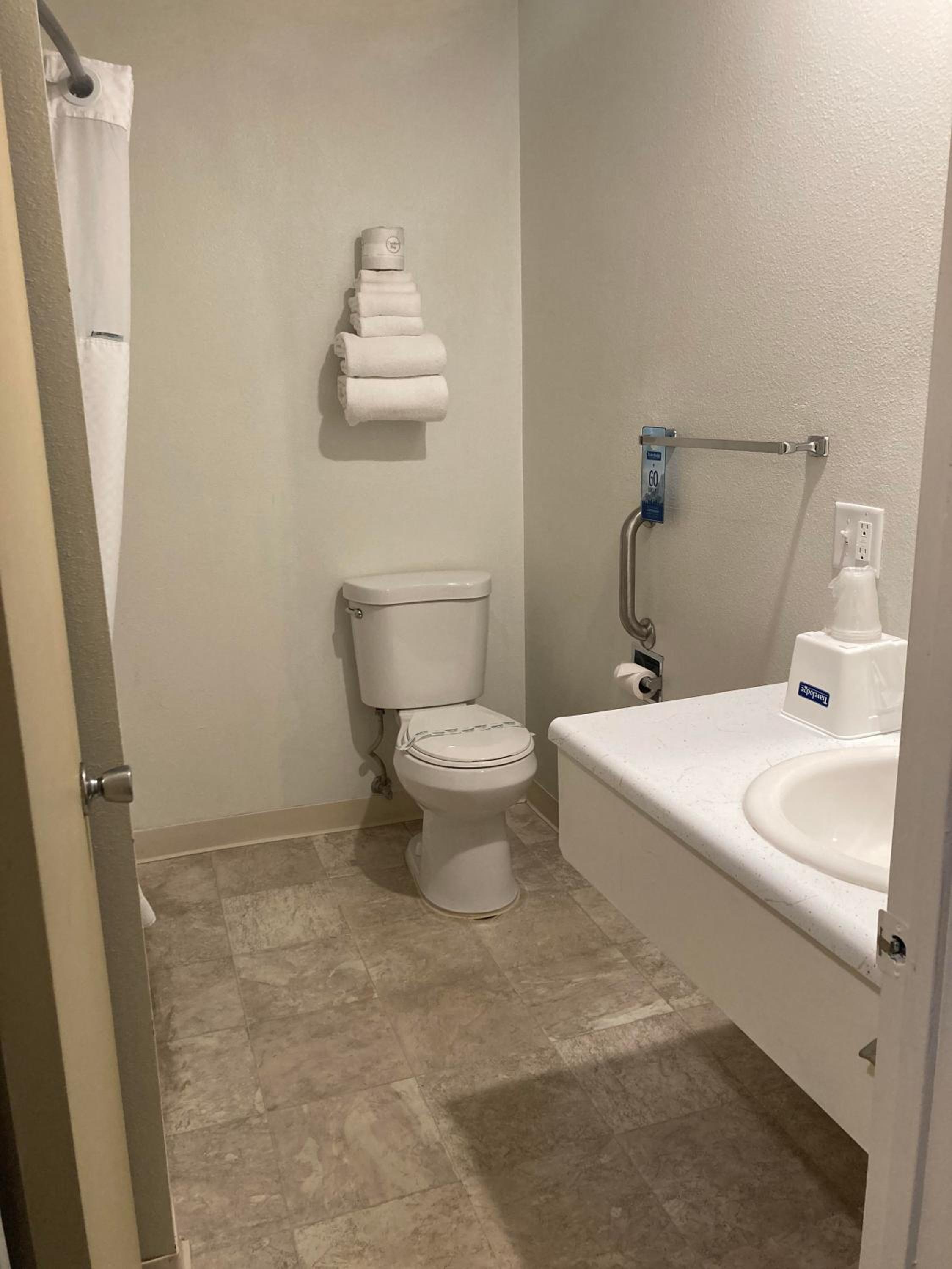 King Room - Non-Smoking - Photo 3