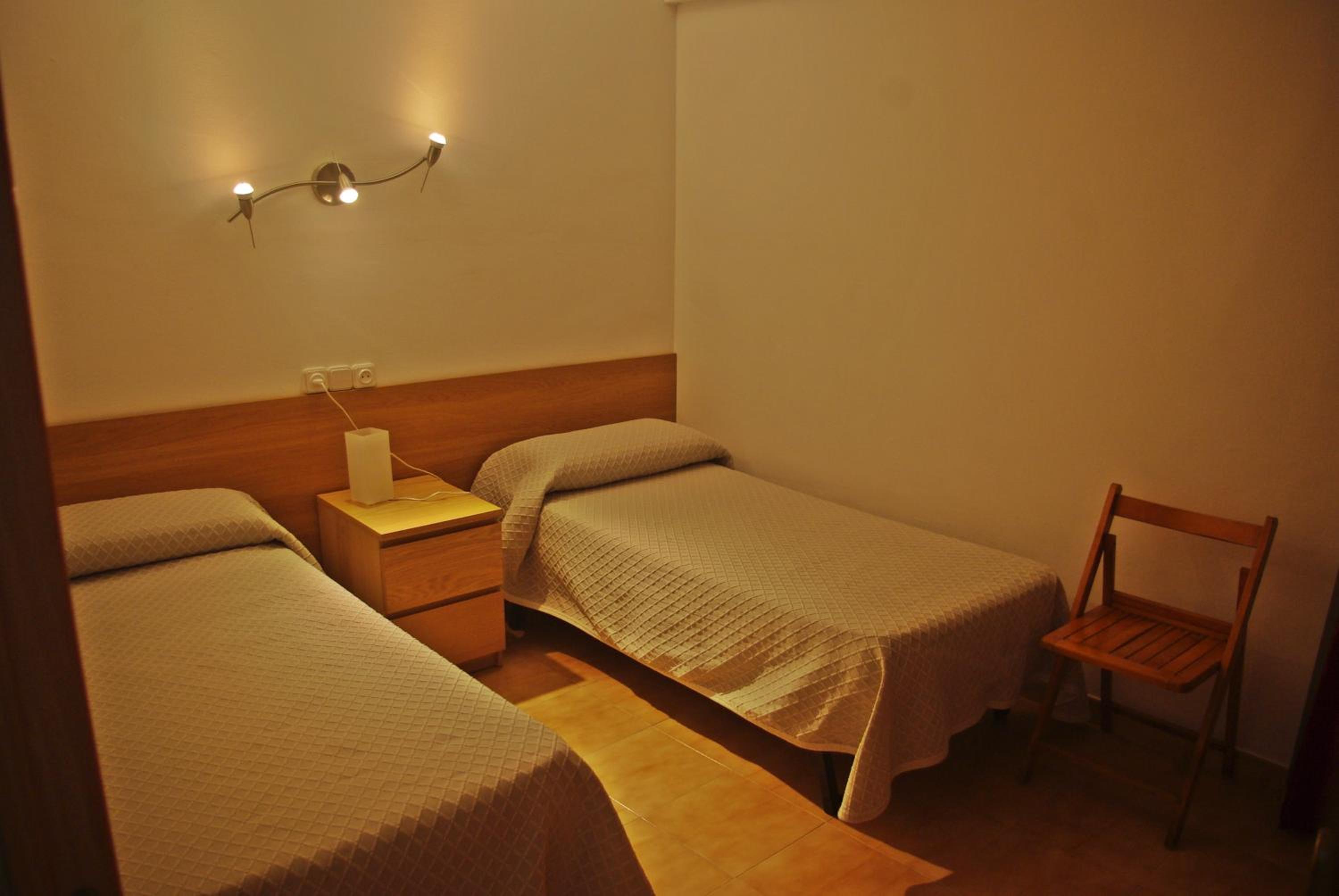 Economy Twin Room photo 2