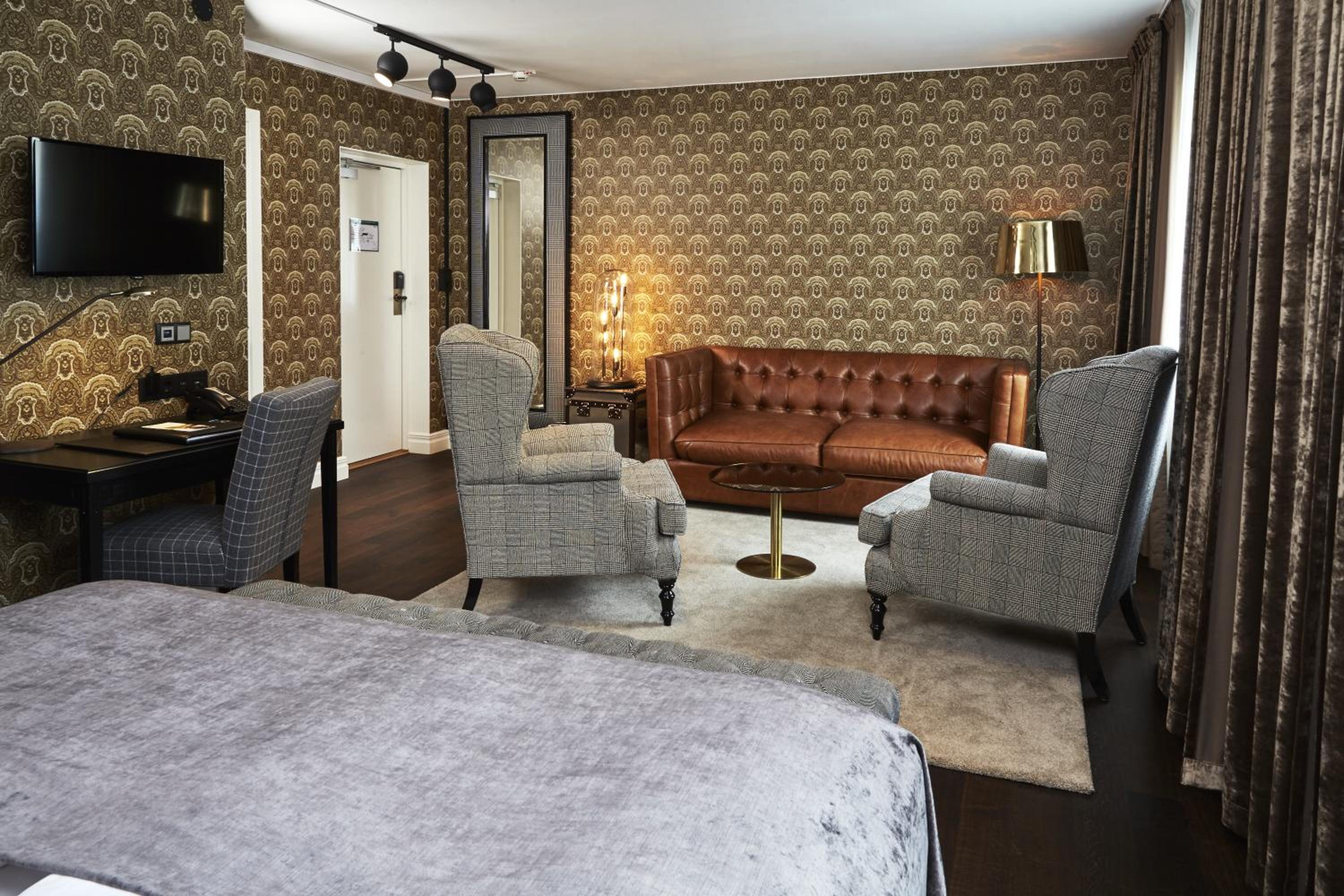 Superior King Room with Sofa Bed - Photo 7