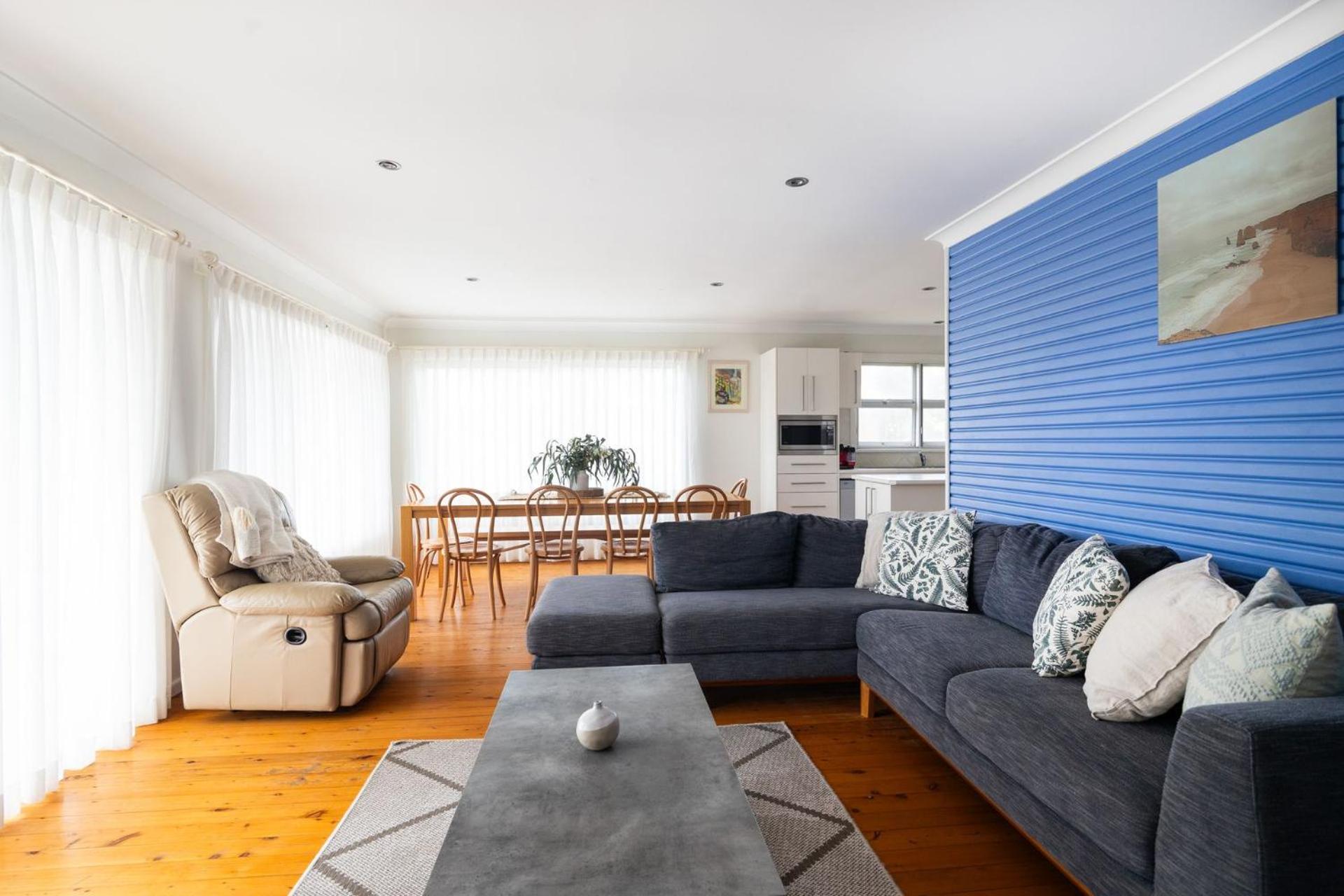 Five-Bedroom House photo 1