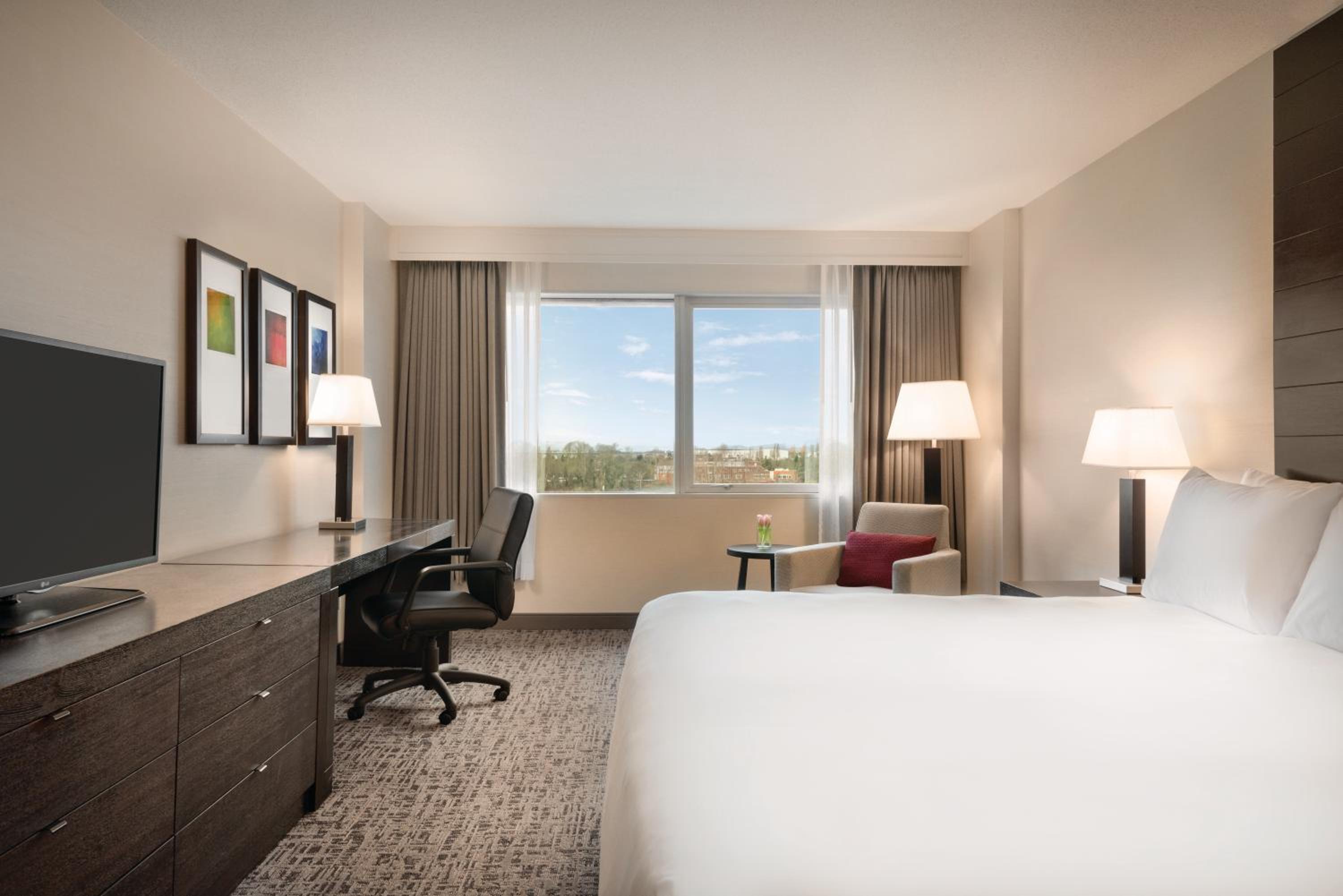 Standard King Room - Accessible/Non-Smoking - Photo 1