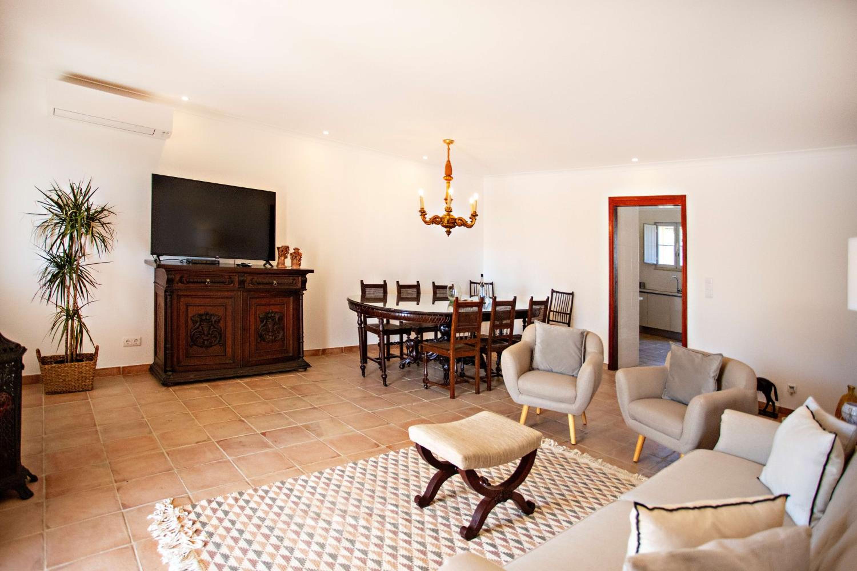 Four-Bedroom House photo 2