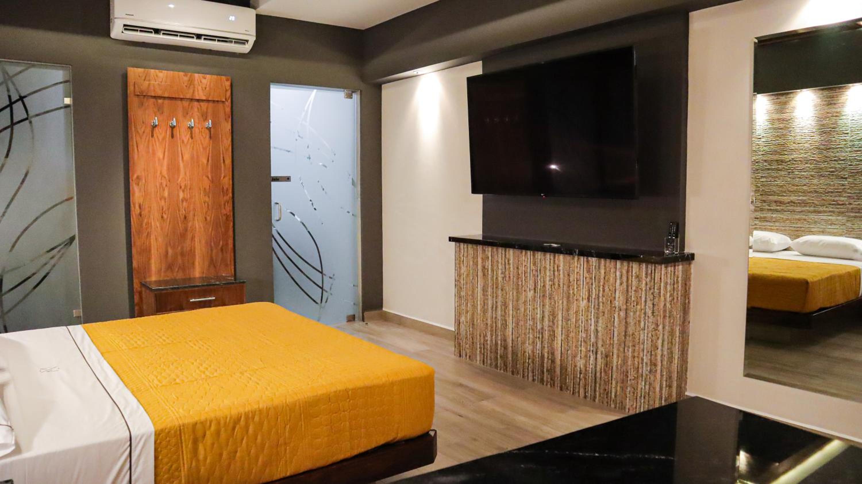 Deluxe Queen Room - Photo 2