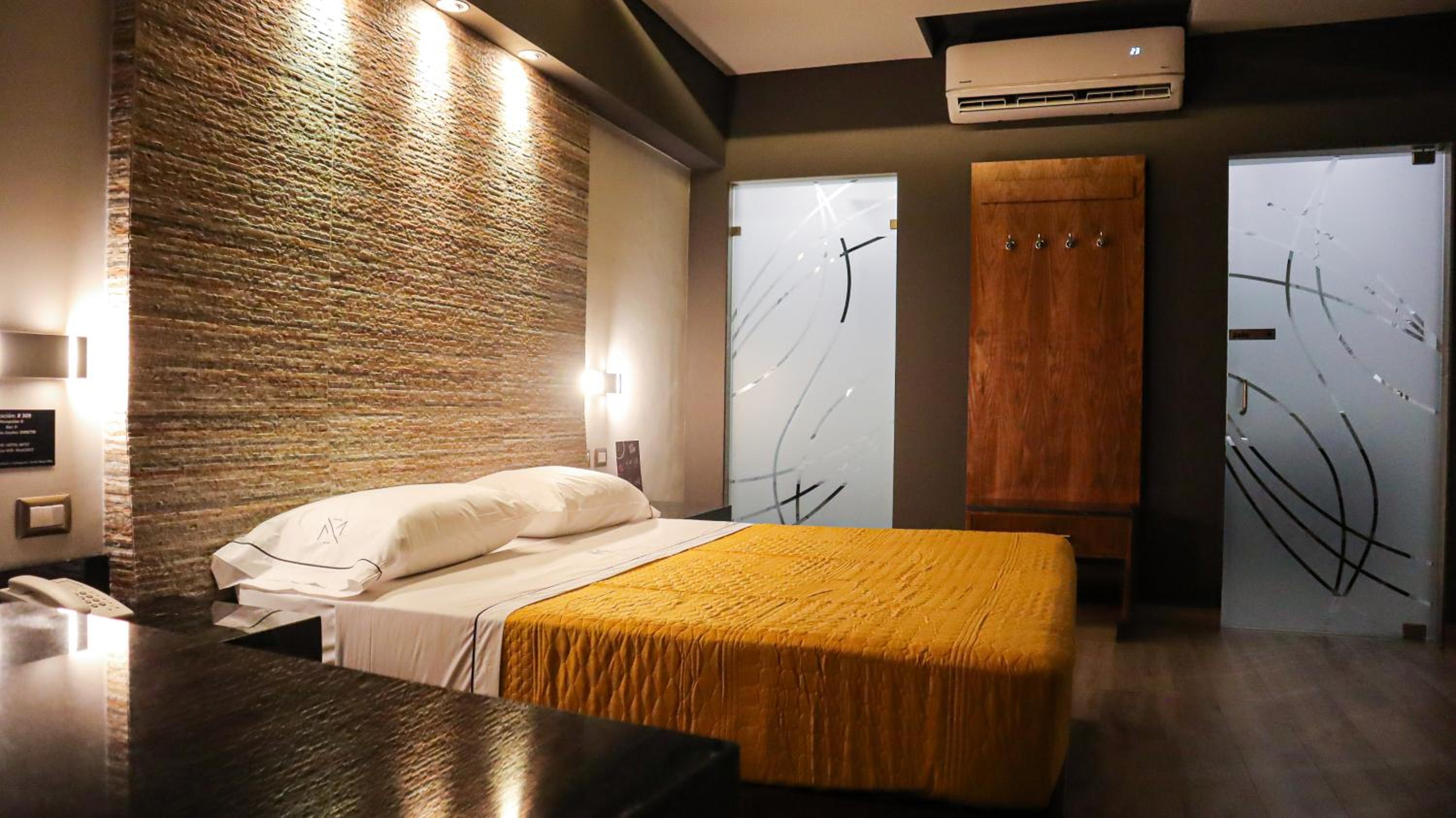 Deluxe Queen Room - Photo 3