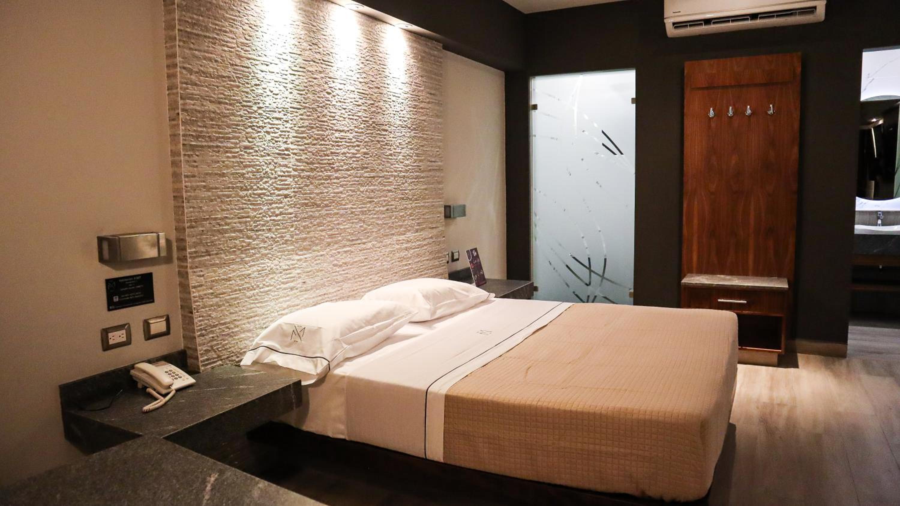 Deluxe Queen Room - Photo 5