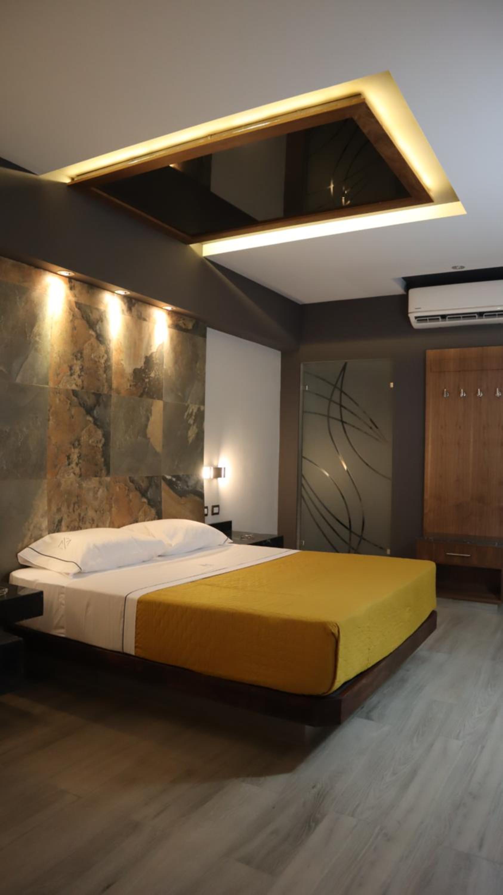 Deluxe Queen Room - Photo 1