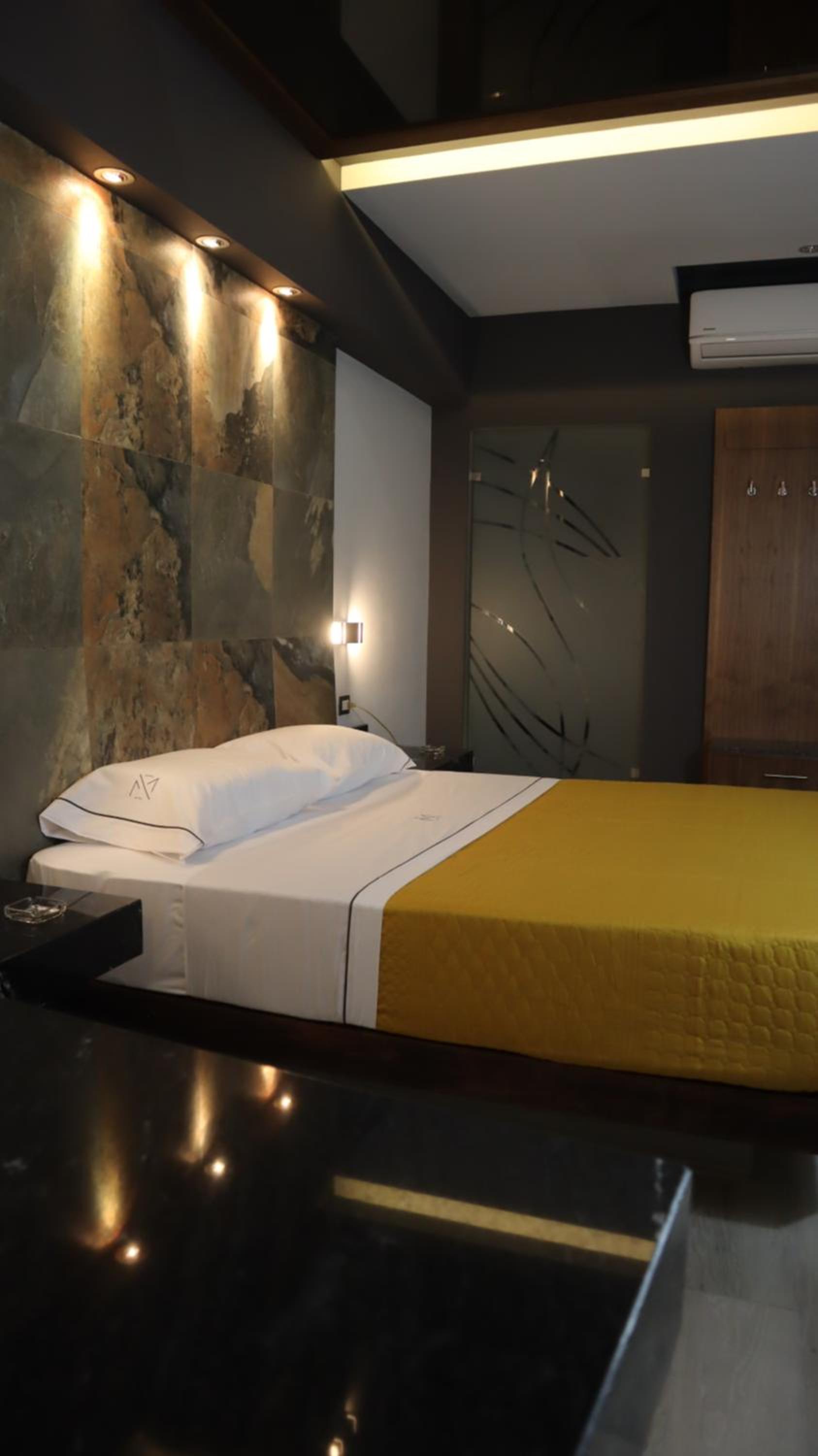 Deluxe Queen Room - Photo 6