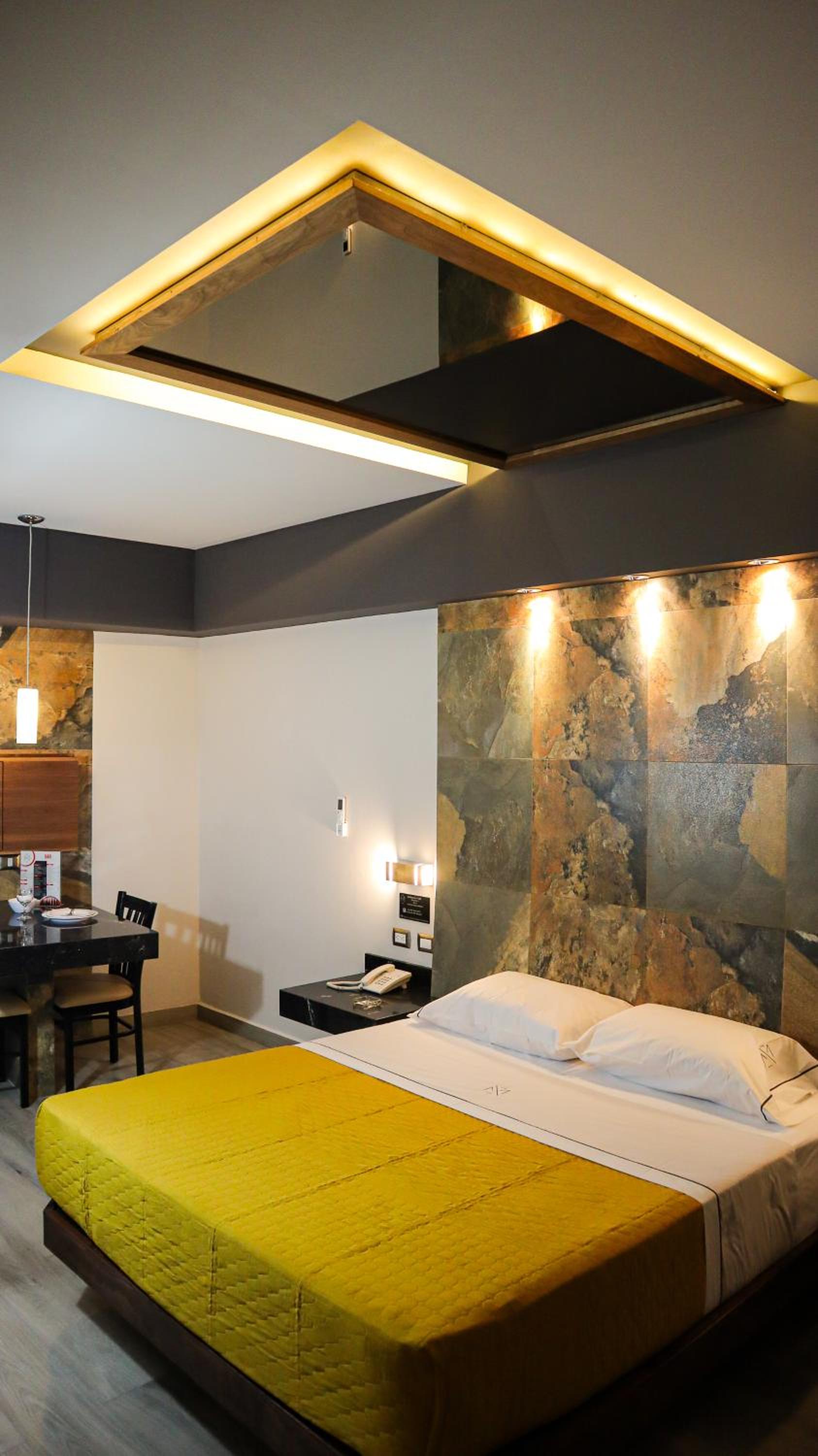 Deluxe Queen Room - Photo 7