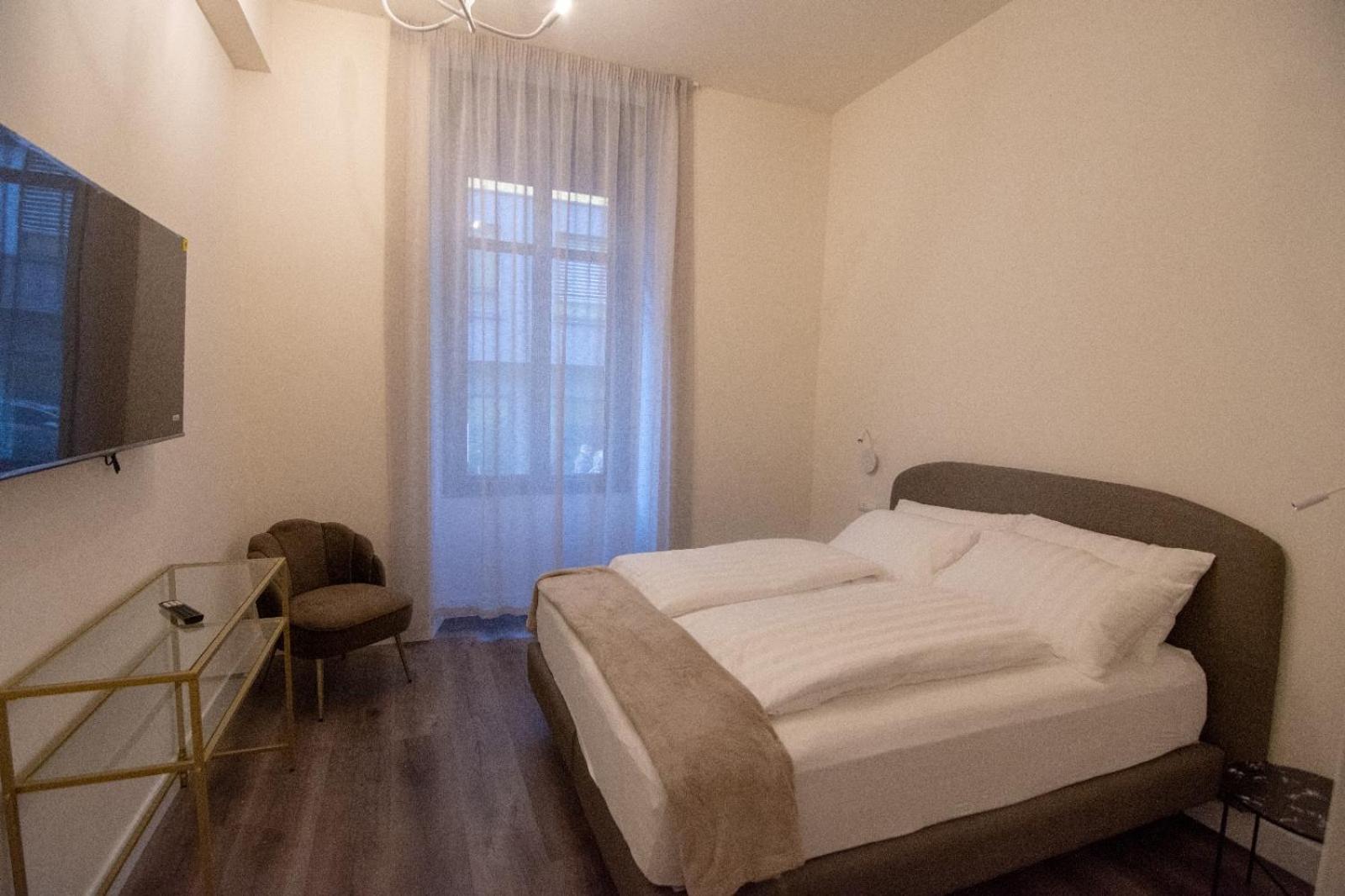 Double or Twin Room photo 3