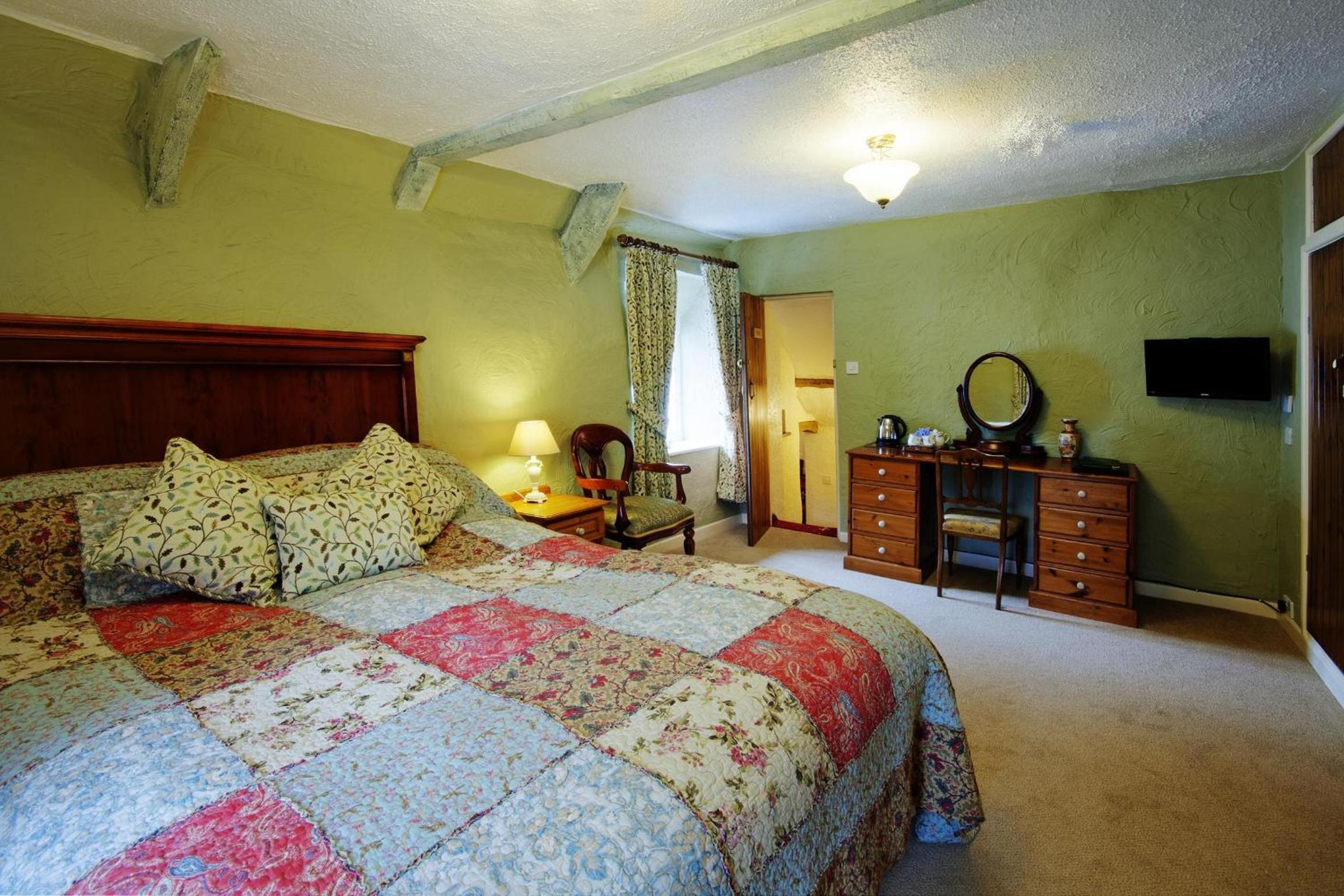 Classic King Room - Photo 12