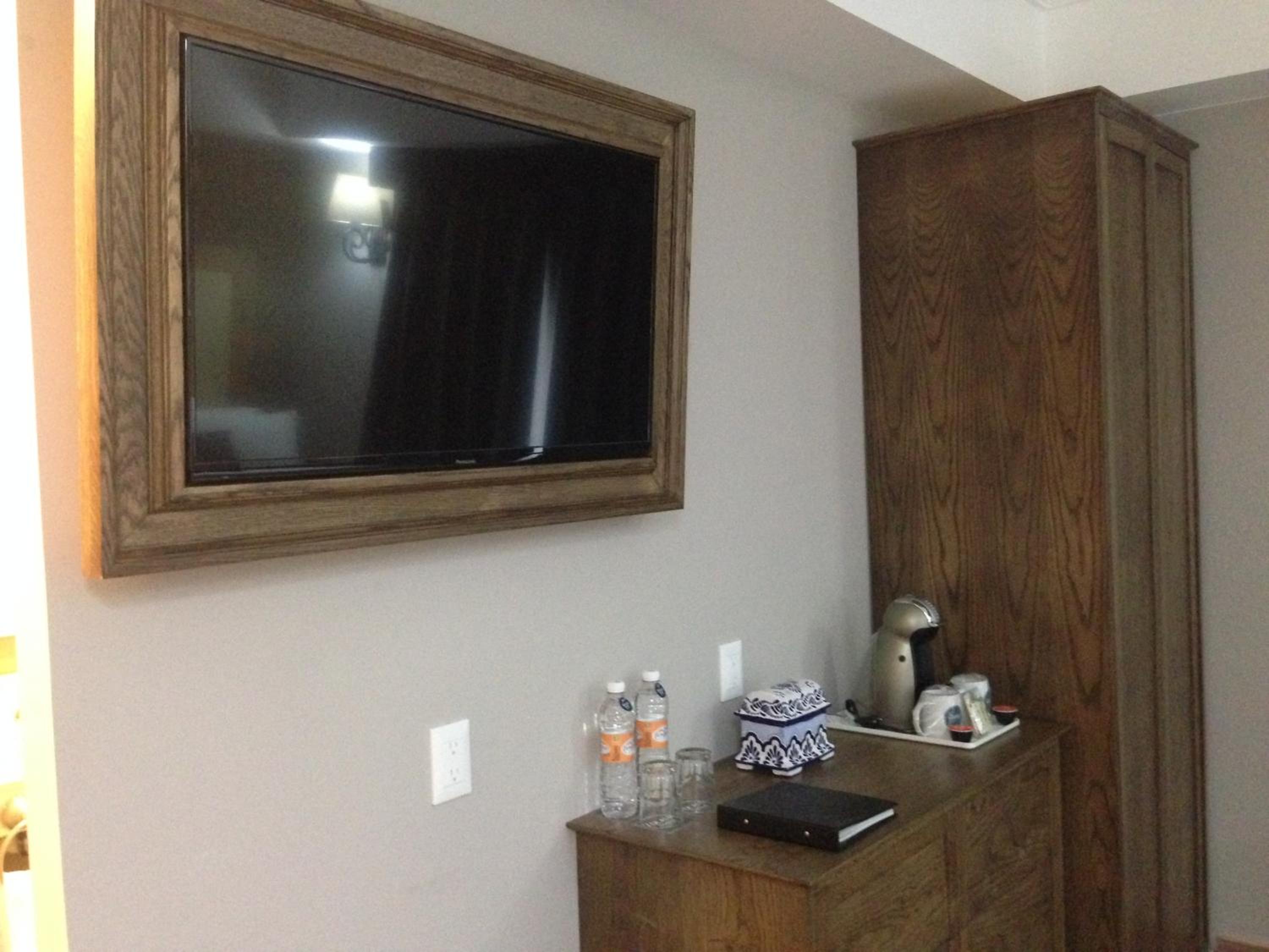 Deluxe Double Room With Two Double Beds thumbnail 6
