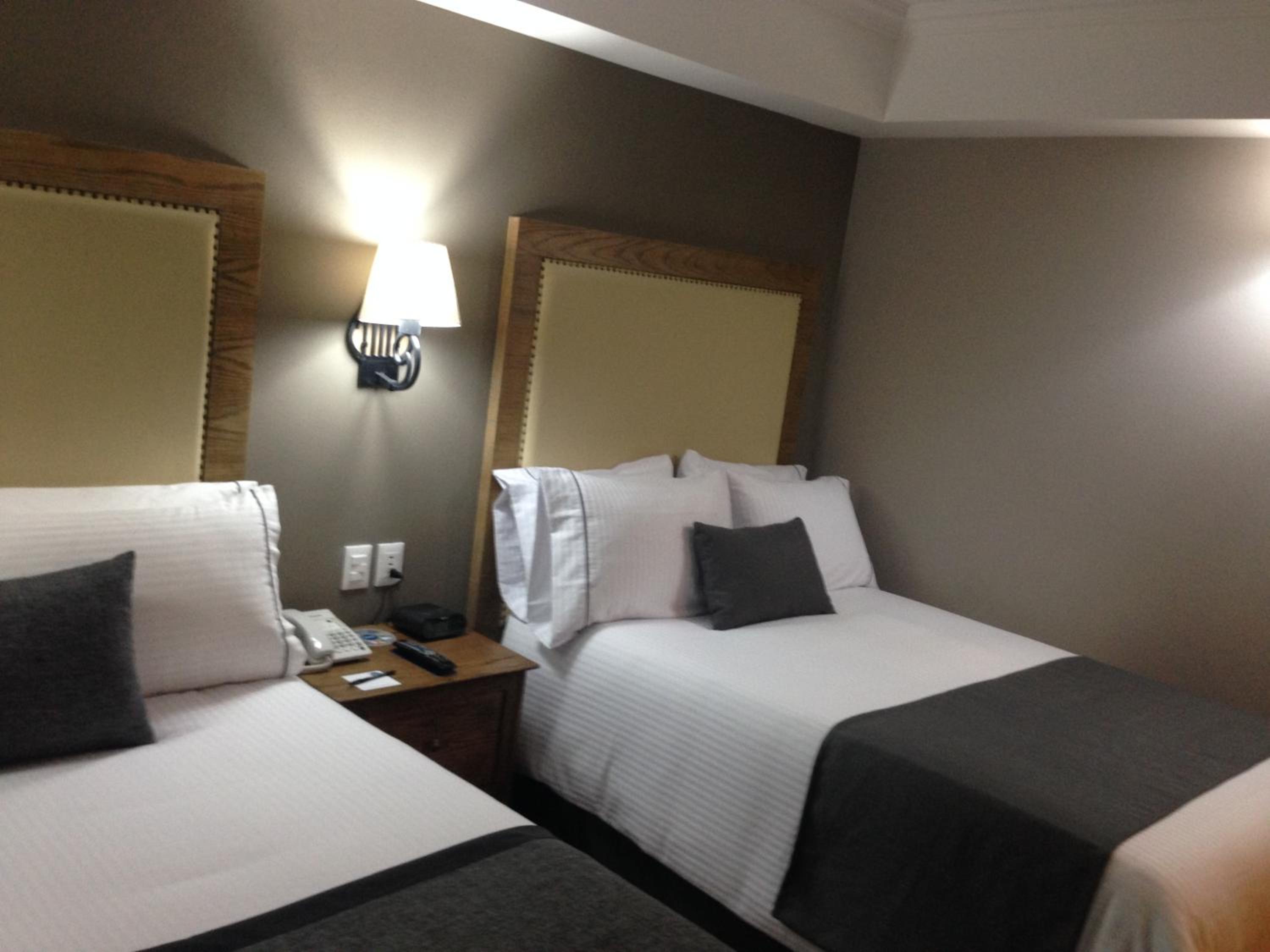 Deluxe Double Room With Two Double Beds thumbnail 5