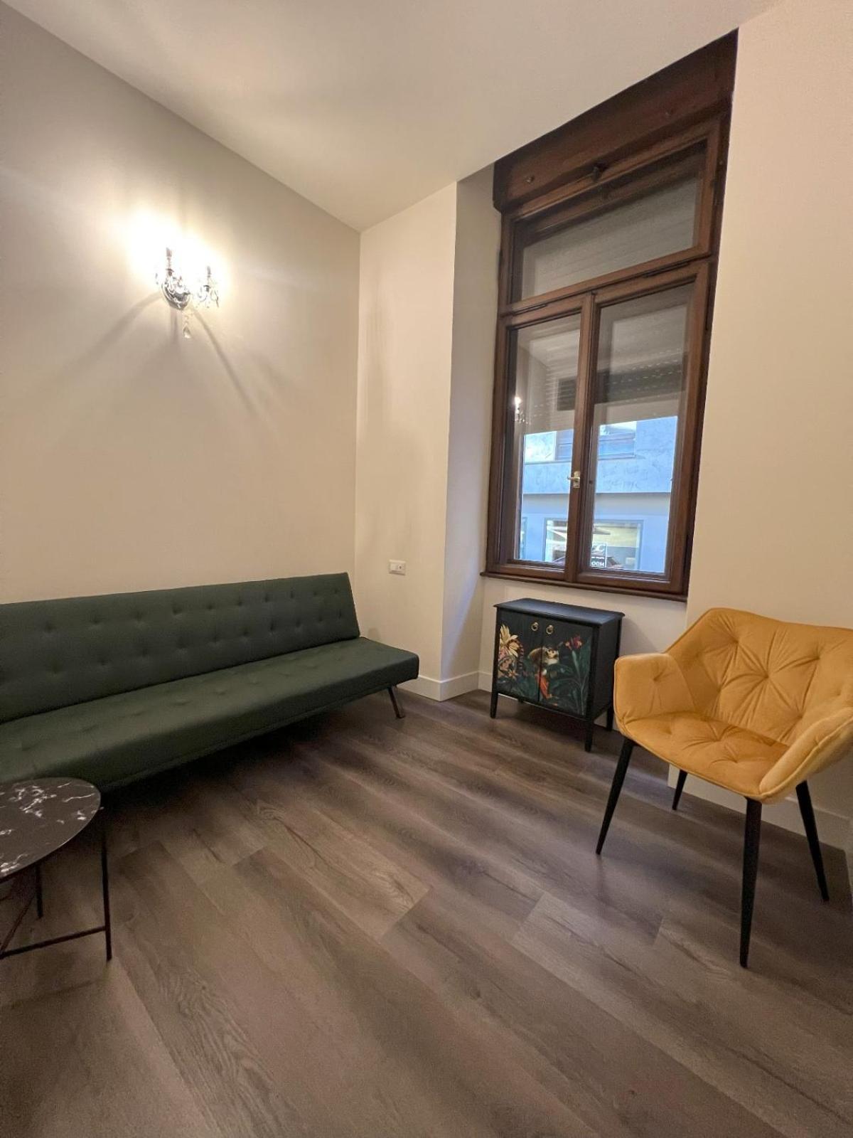 Family Room photo 3