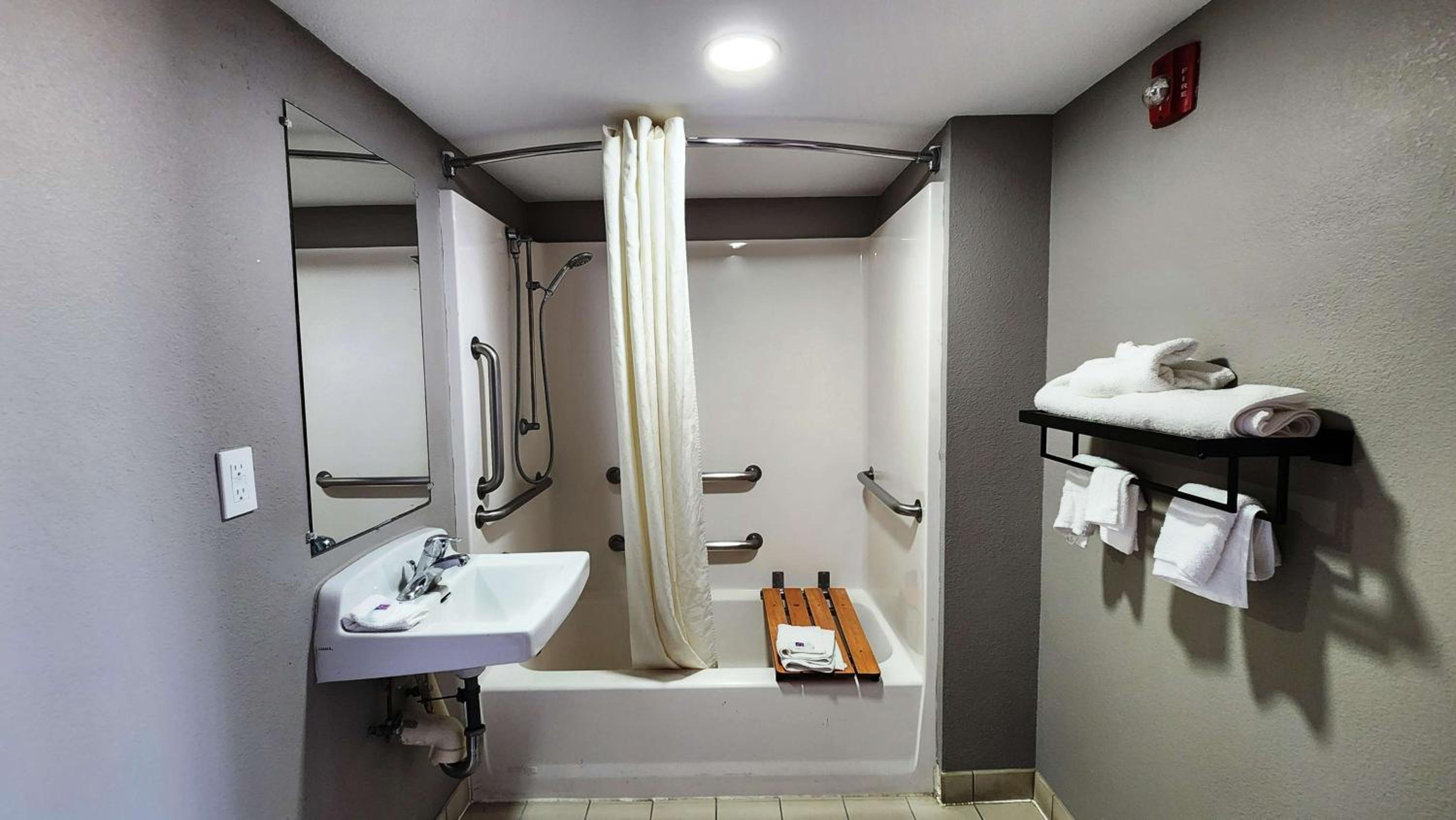 1 King Bed | Mobility Accessible Tub, Nsmk photo 3