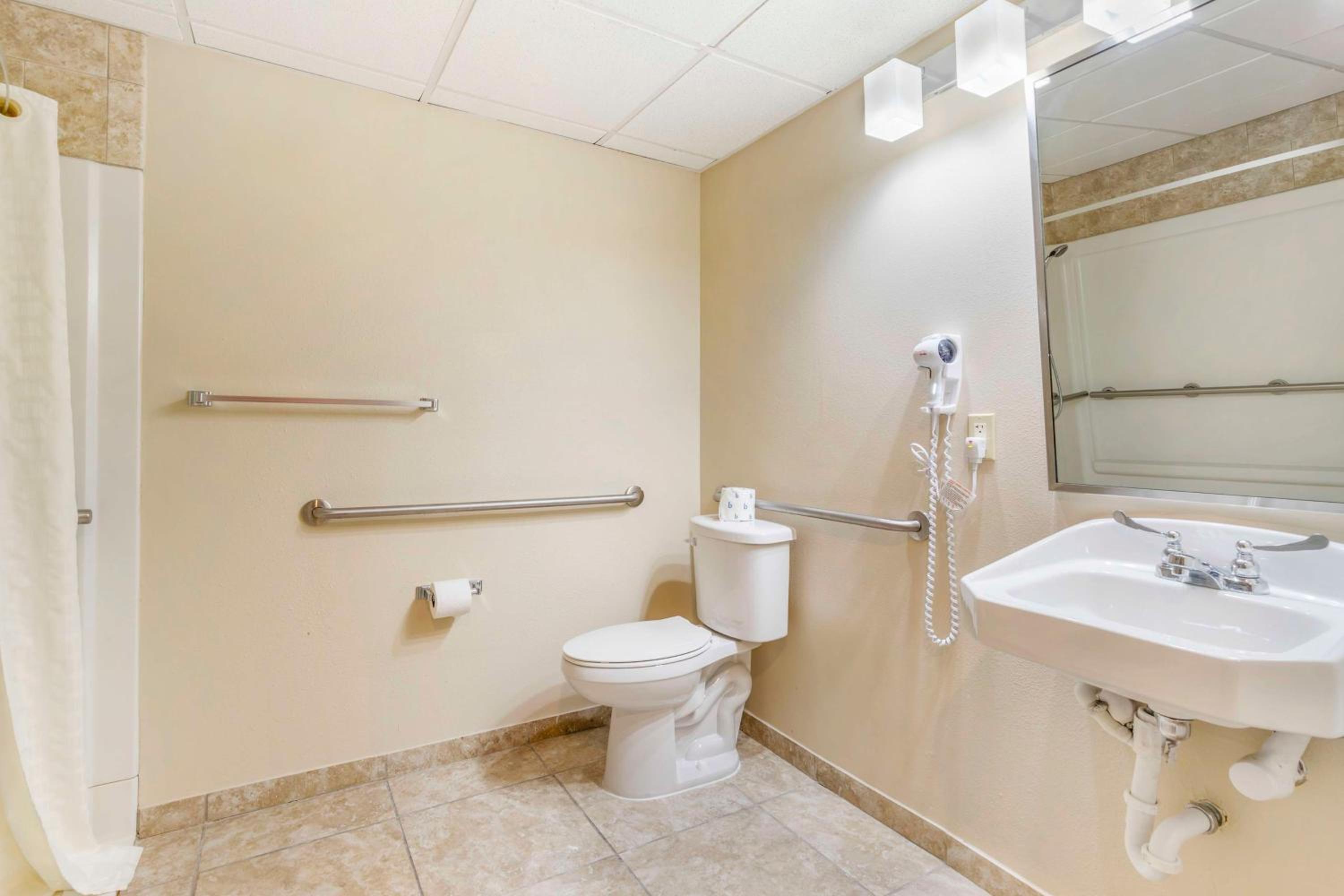 King Room with Roll-In Shower - Disability Access - Photo 4