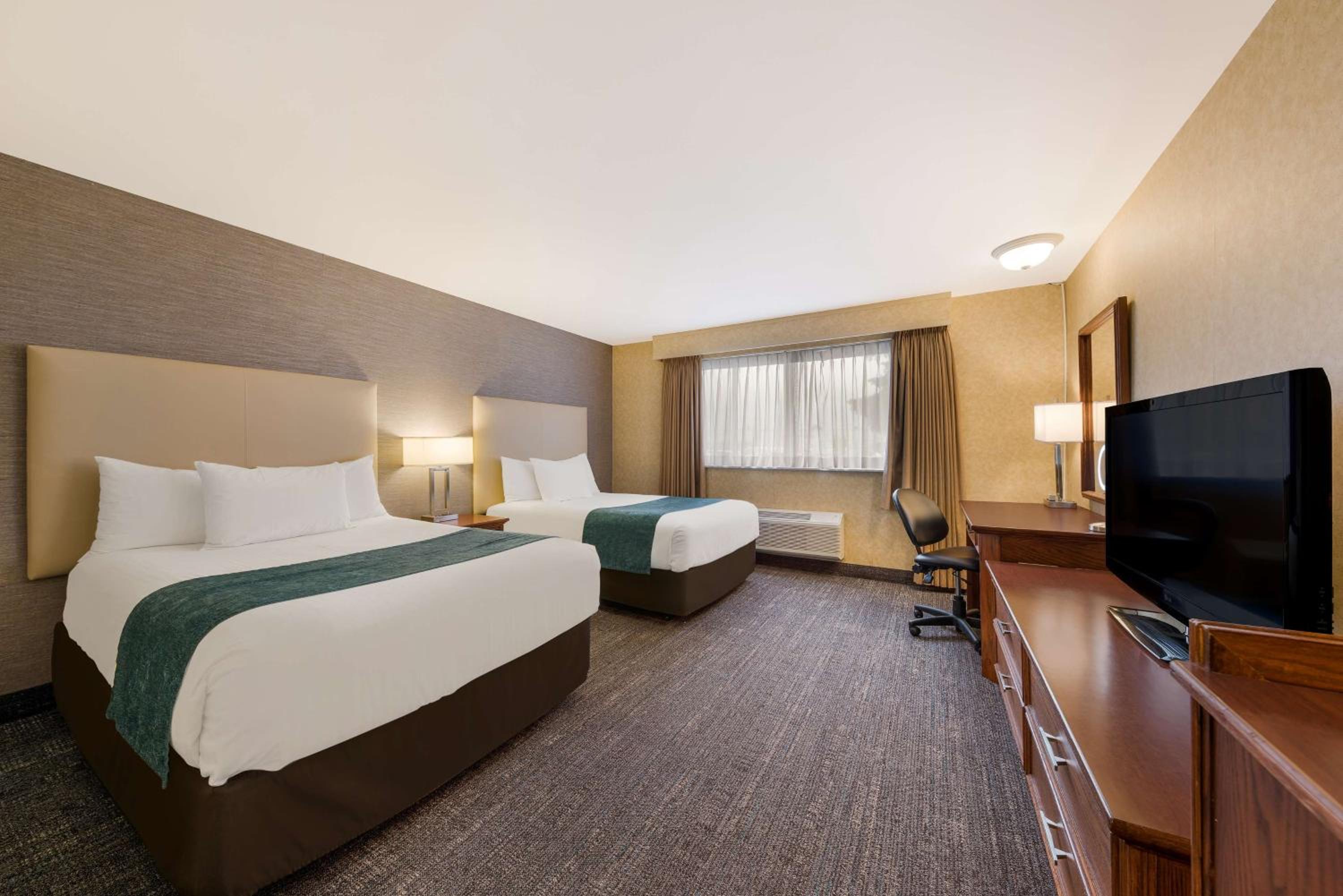 Double Room with Two Double Beds- Upper Floor photo 3