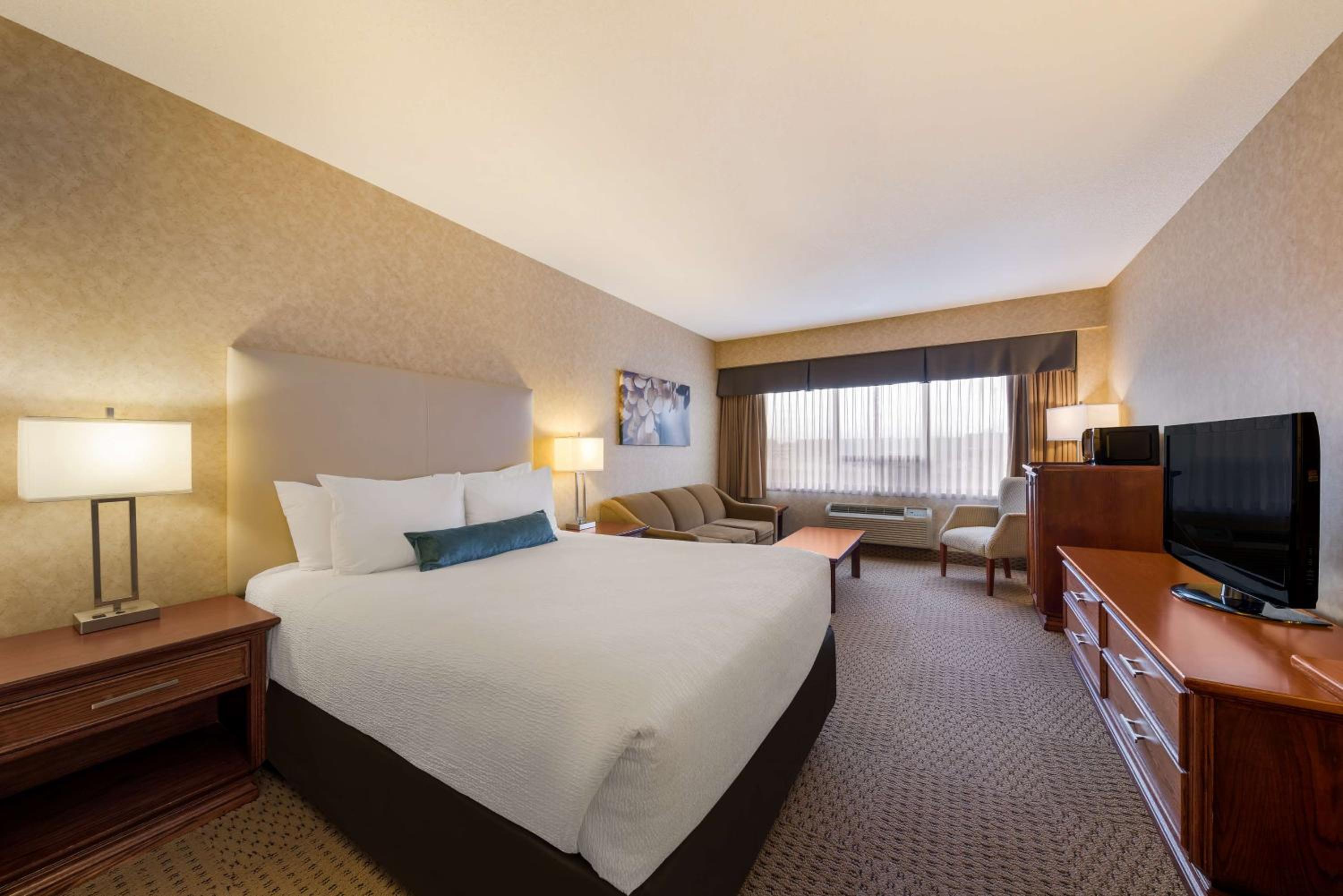 Deluxe Queen Room - Non-Smoking photo 3