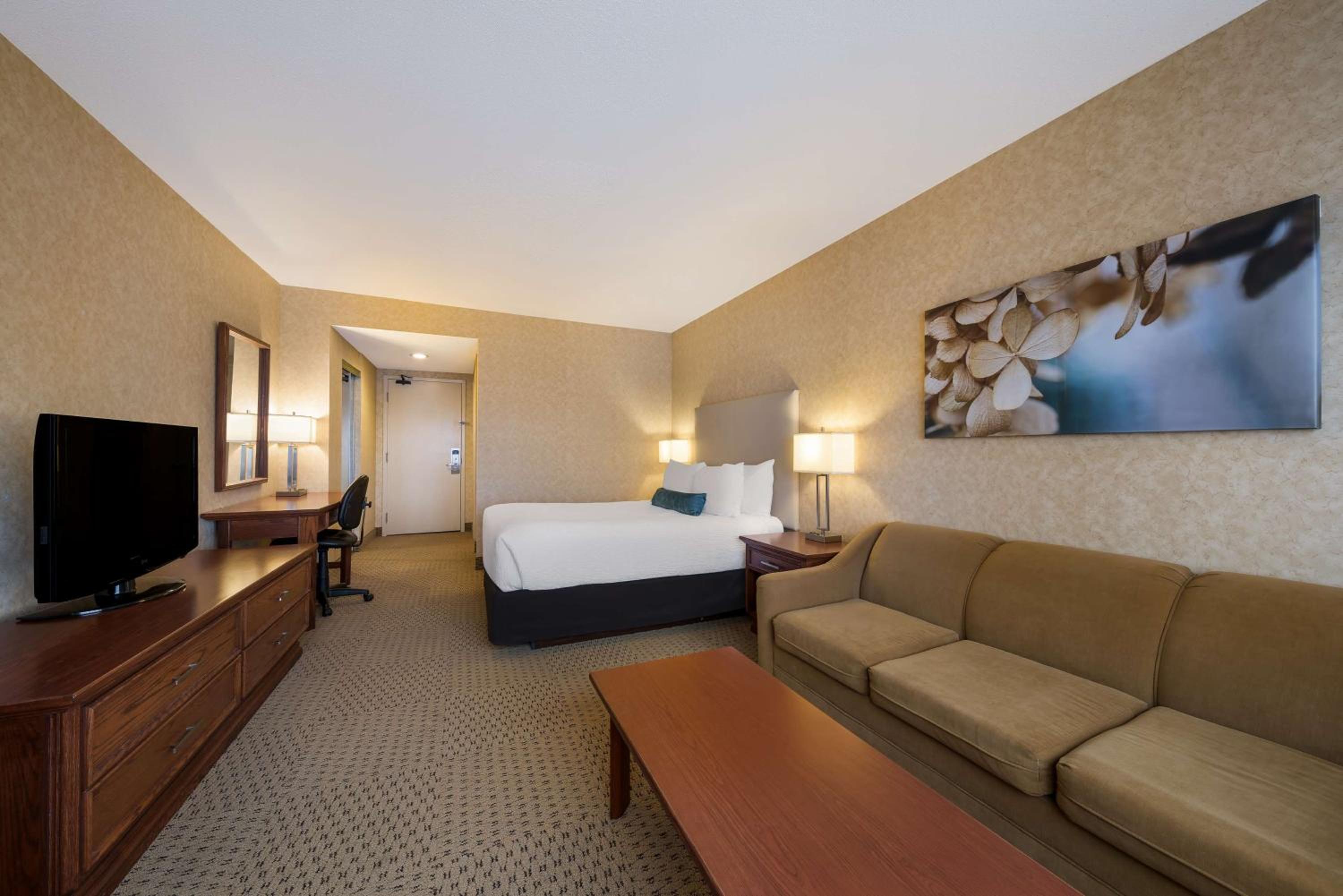 Deluxe Queen Room - Non-Smoking photo 2