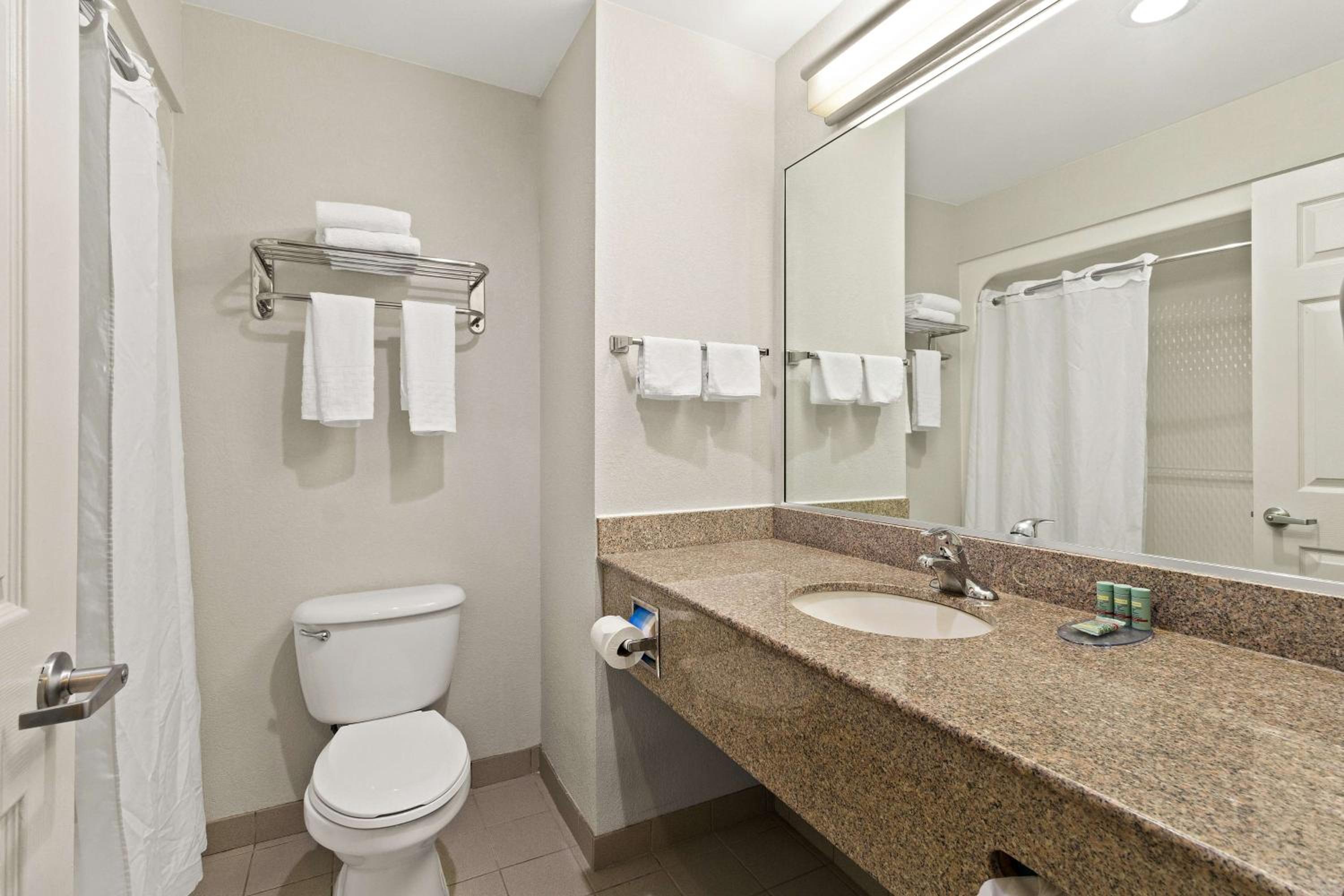 King Room - Non-Smoking - Photo 2
