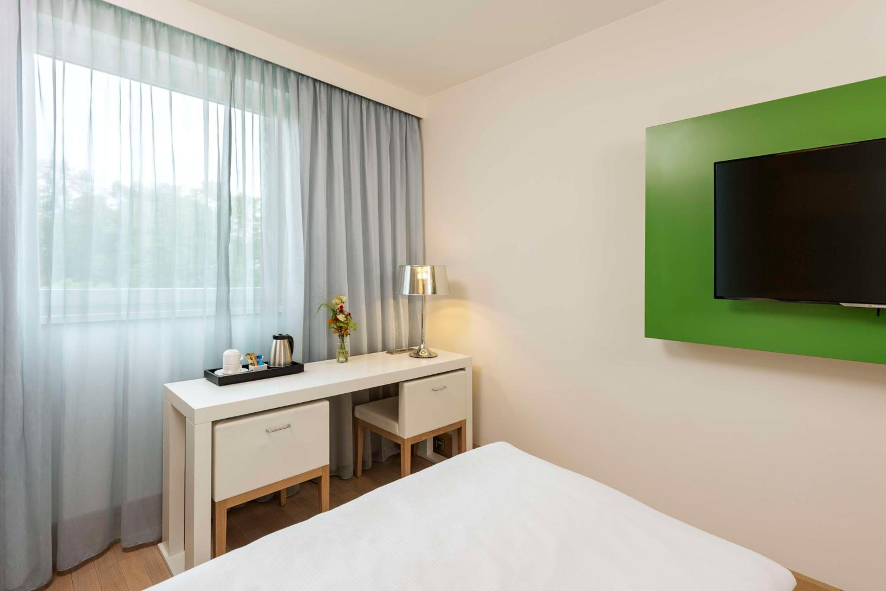 Standard Double or Twin Room - Photo 7