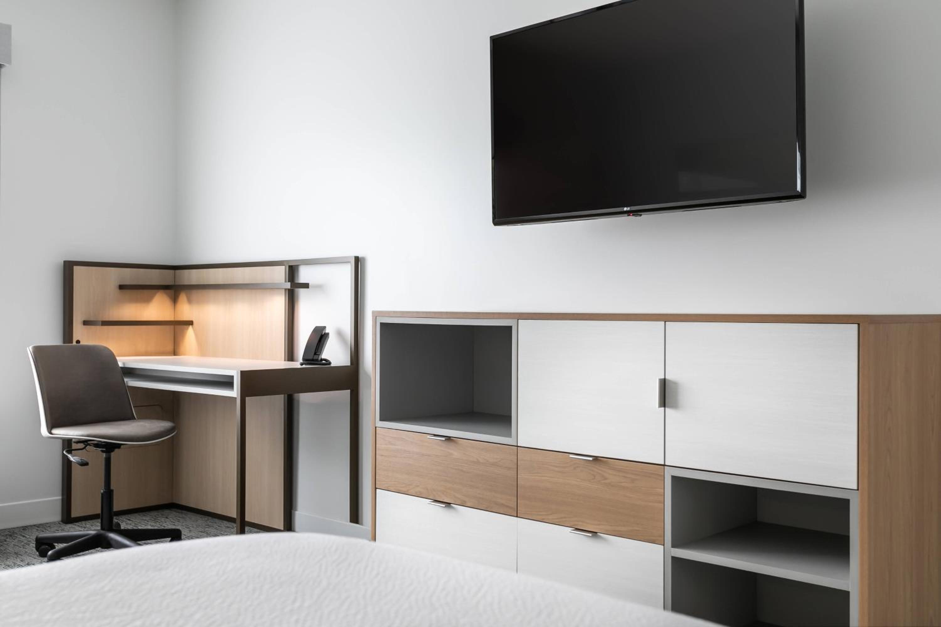 King Studio with Sofa Bed - Hearing Accessible - Photo 7