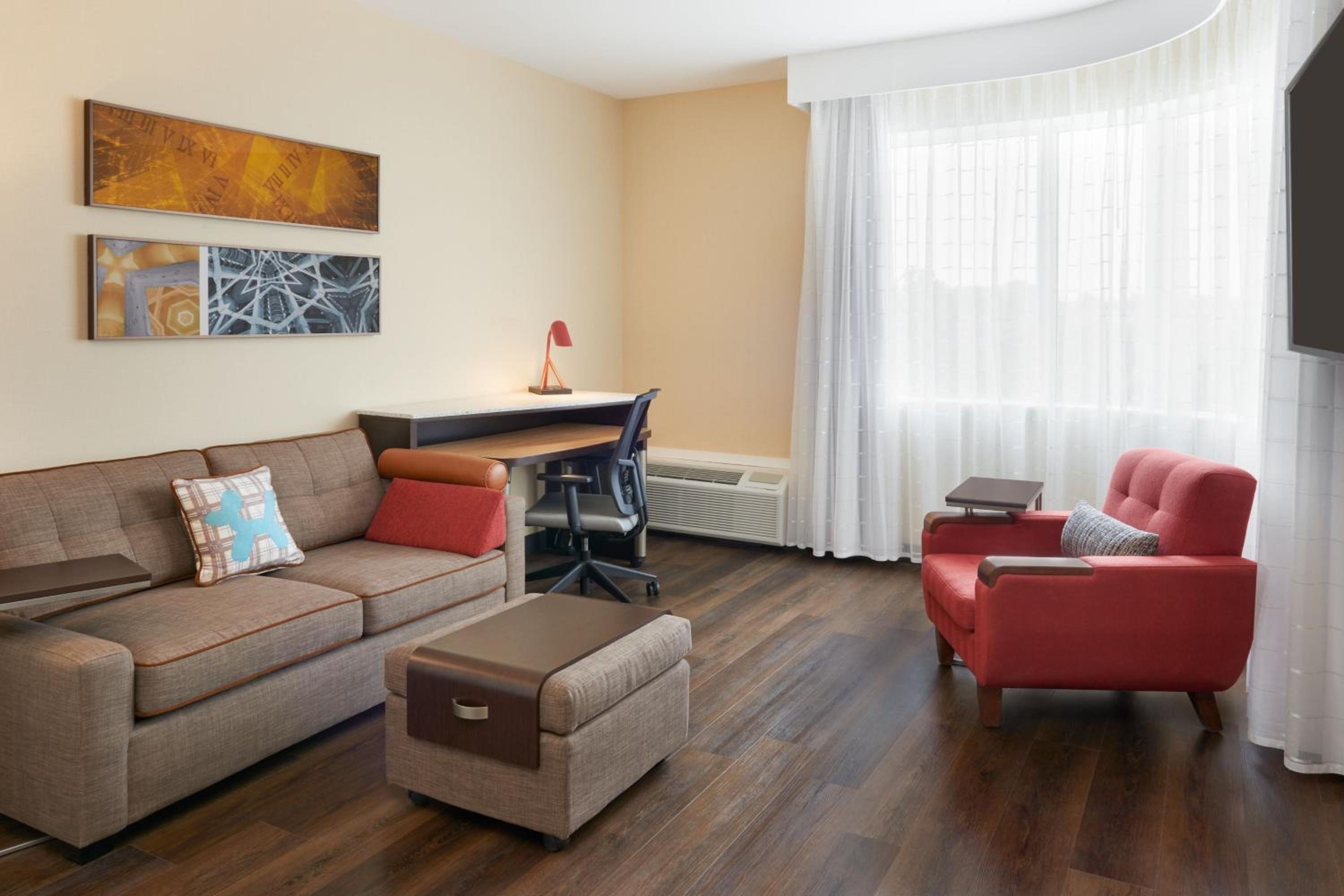 One-Bedroom King Suite with Sofa Bed - Photo 5