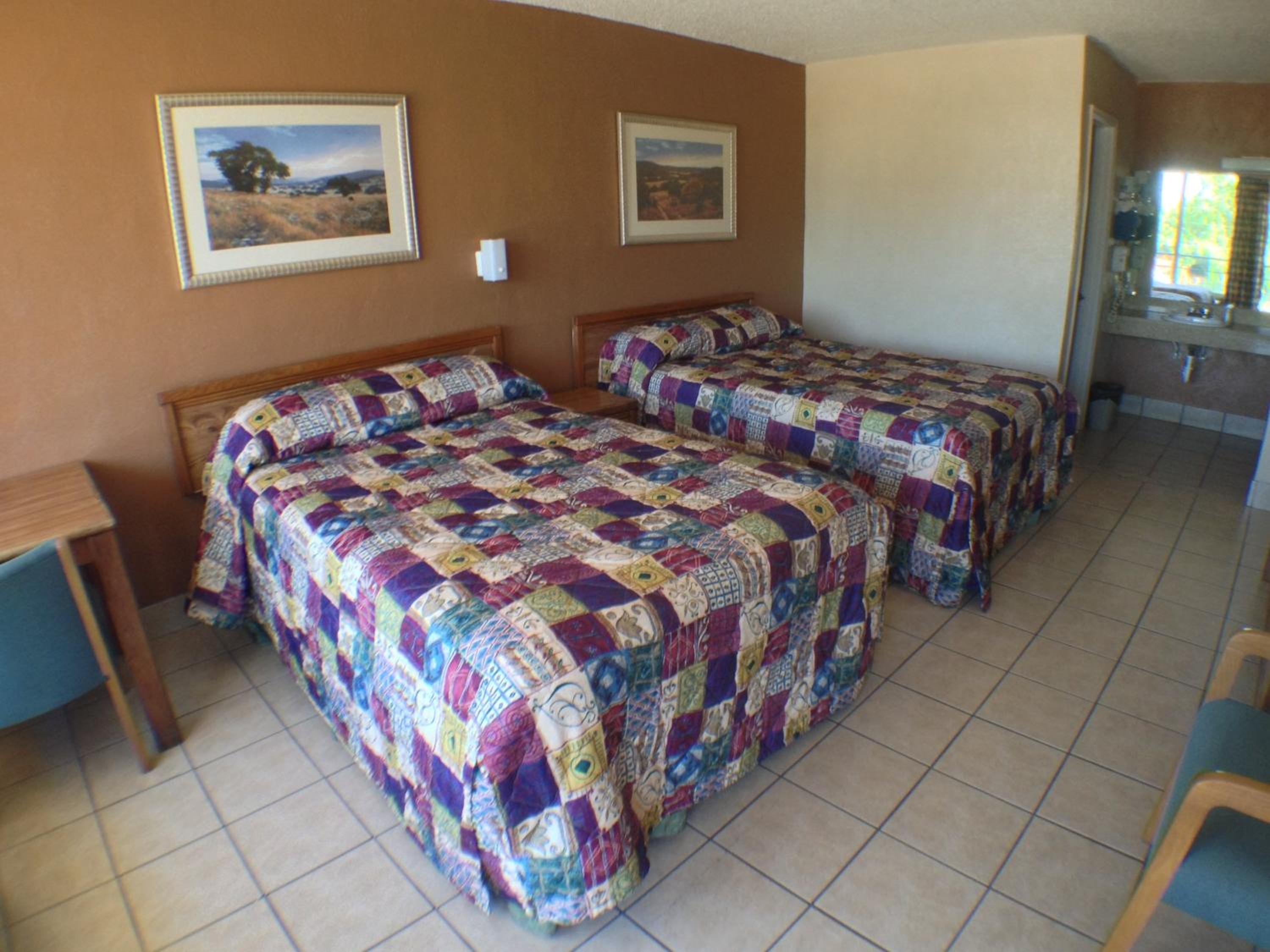 Budget Double Room with Two Double Beds - Smoking