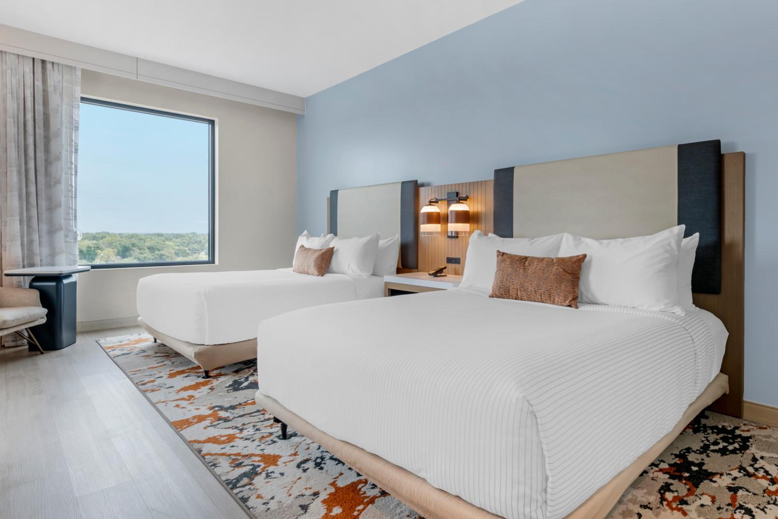 Quadruple Room with Two Queen Beds - Non Smoking - Photo 12