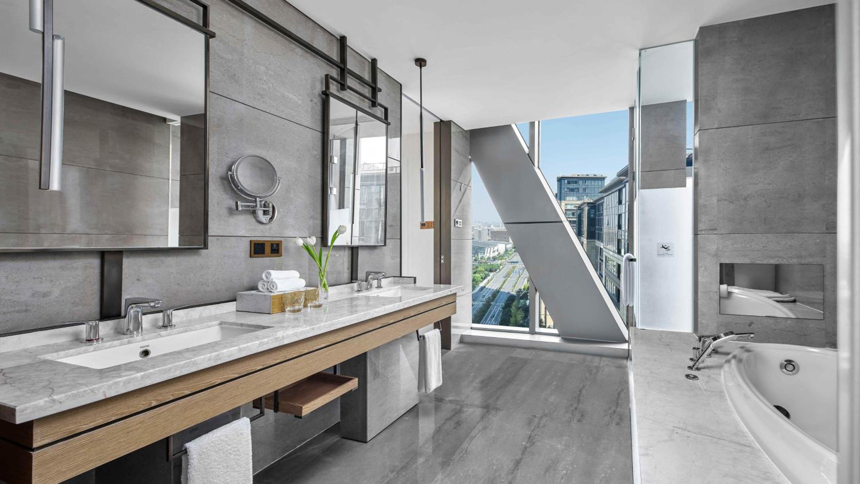 One-Bedroom King Suite - Photo 2