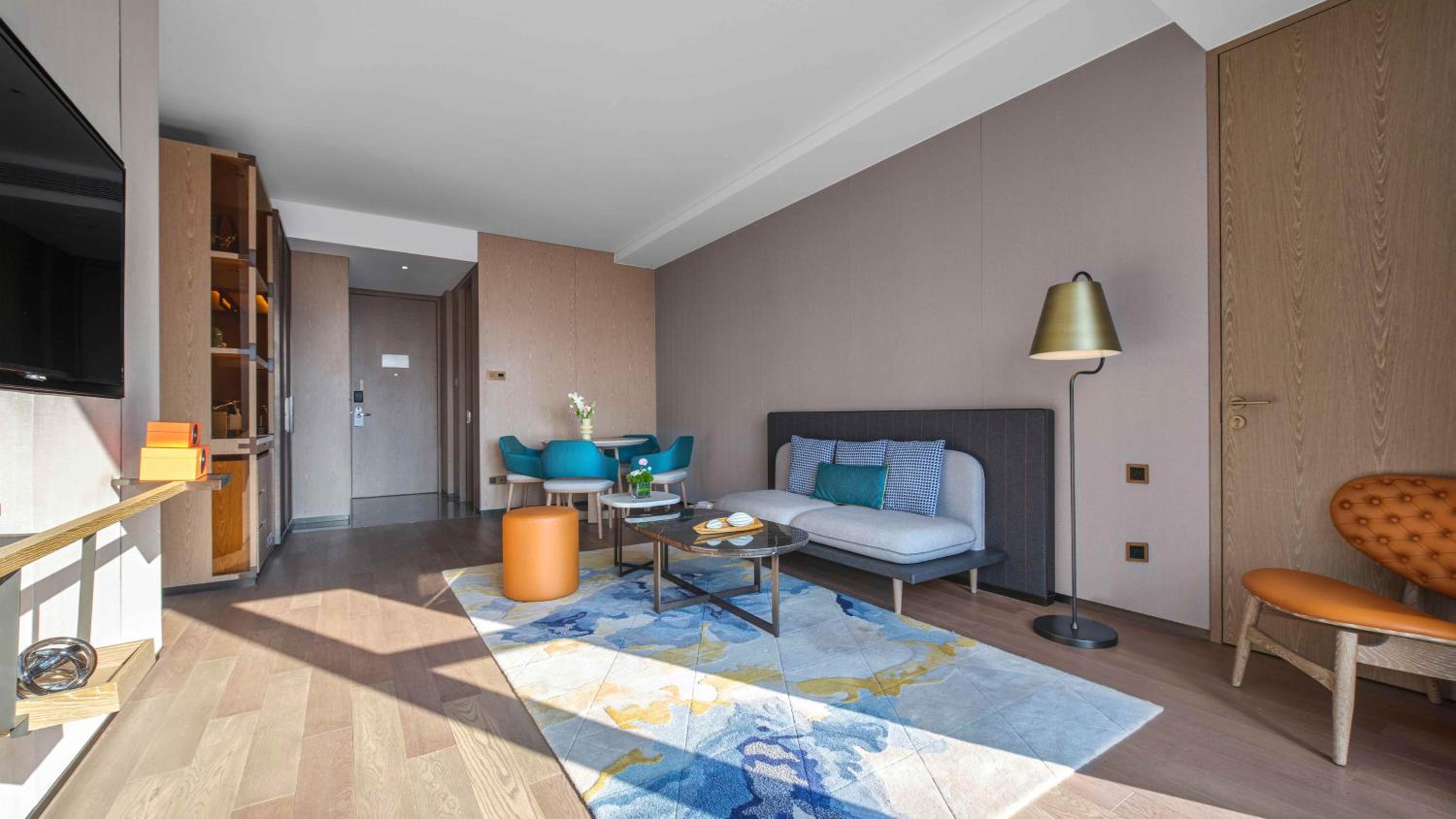 One-Bedroom King Suite - Photo 3