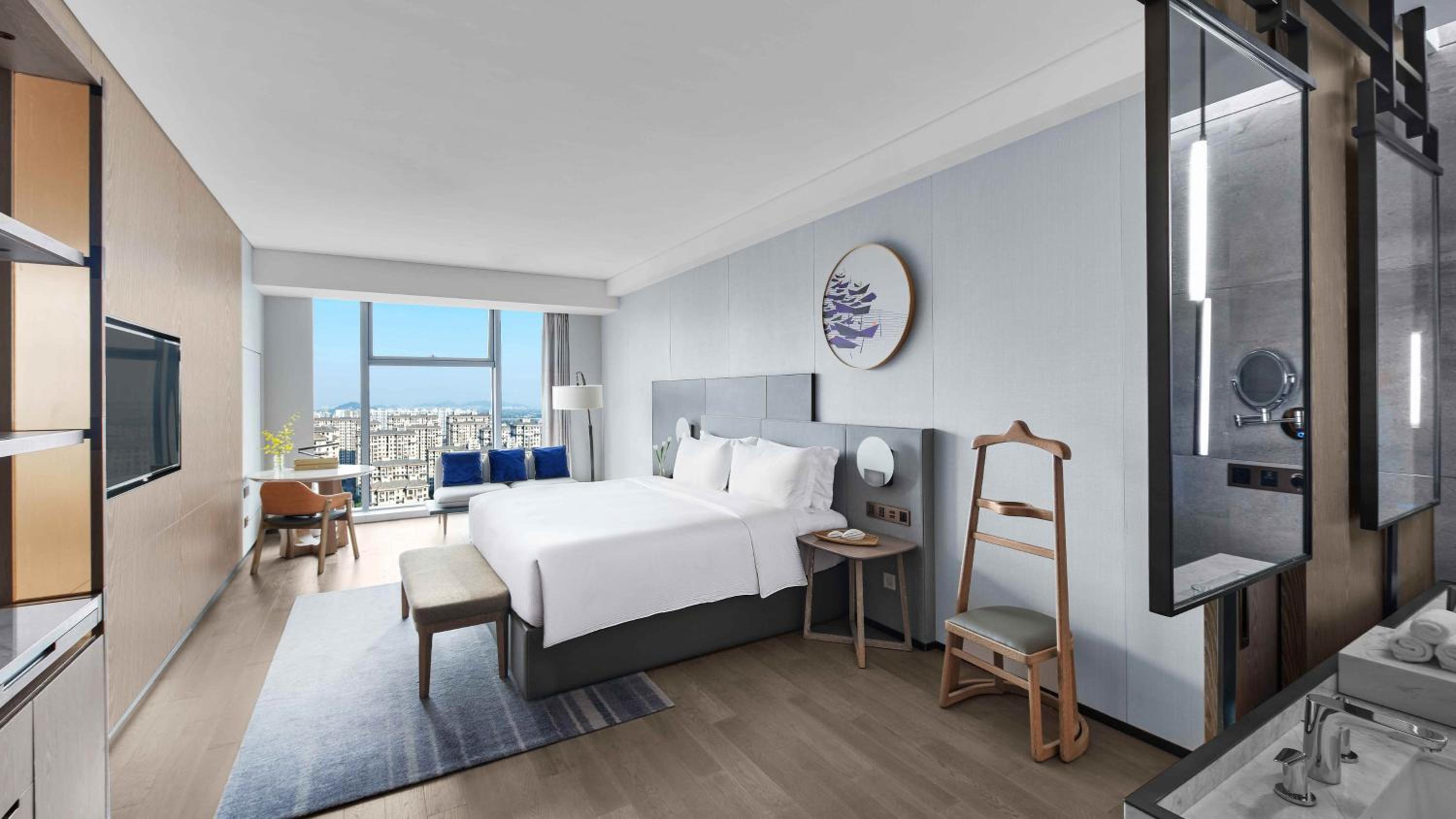 Premium King Room - Photo 3